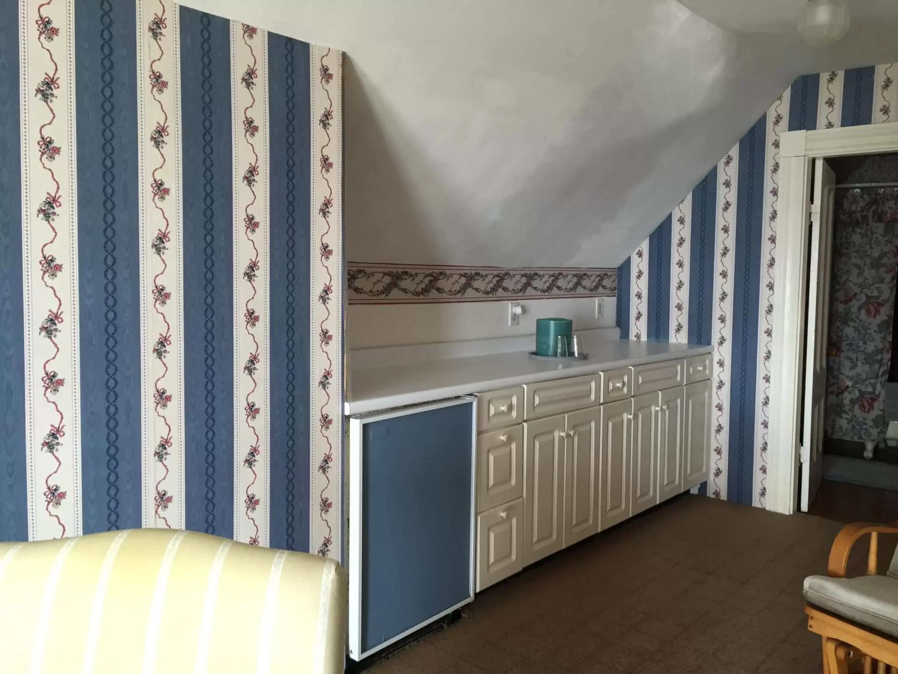 Decorative detail, Kitchen/Kitchenette in Harborview Inn