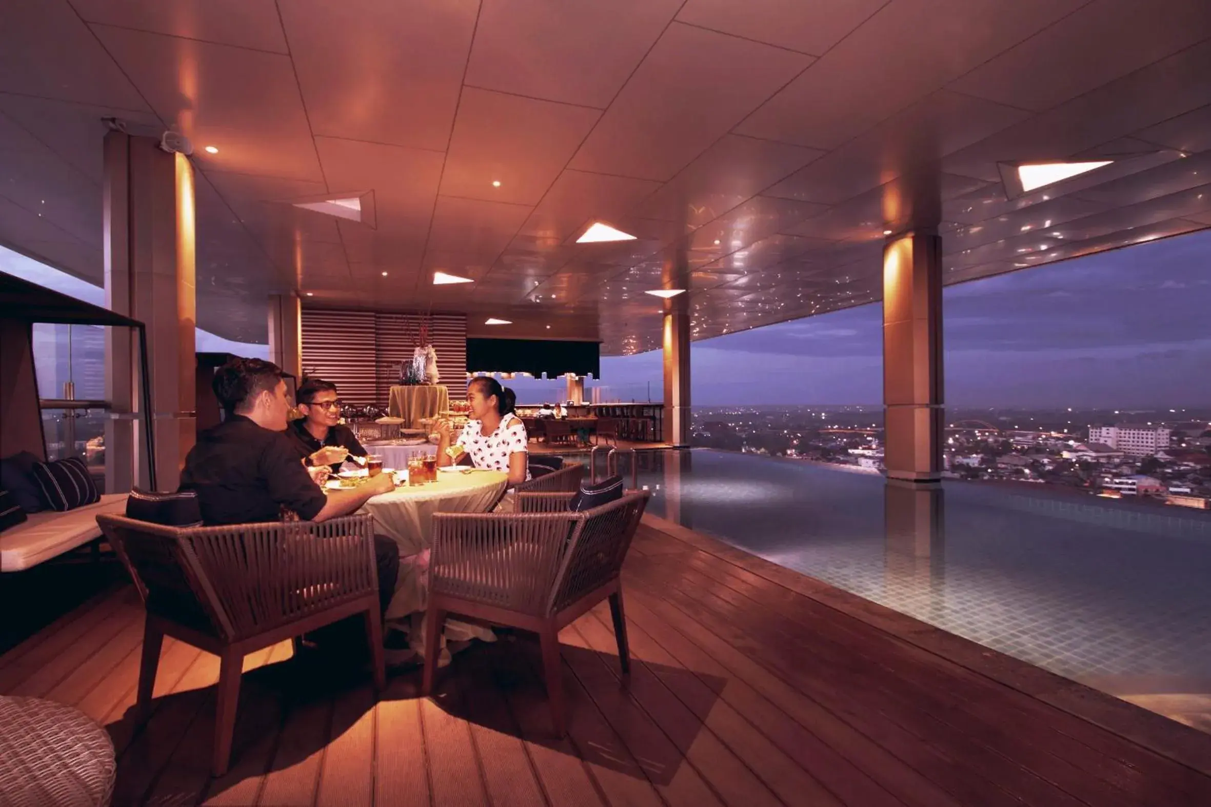 Swimming pool in FOX Hotel Pekanbaru Swimming pool in FOX Hotel Pekanbaru