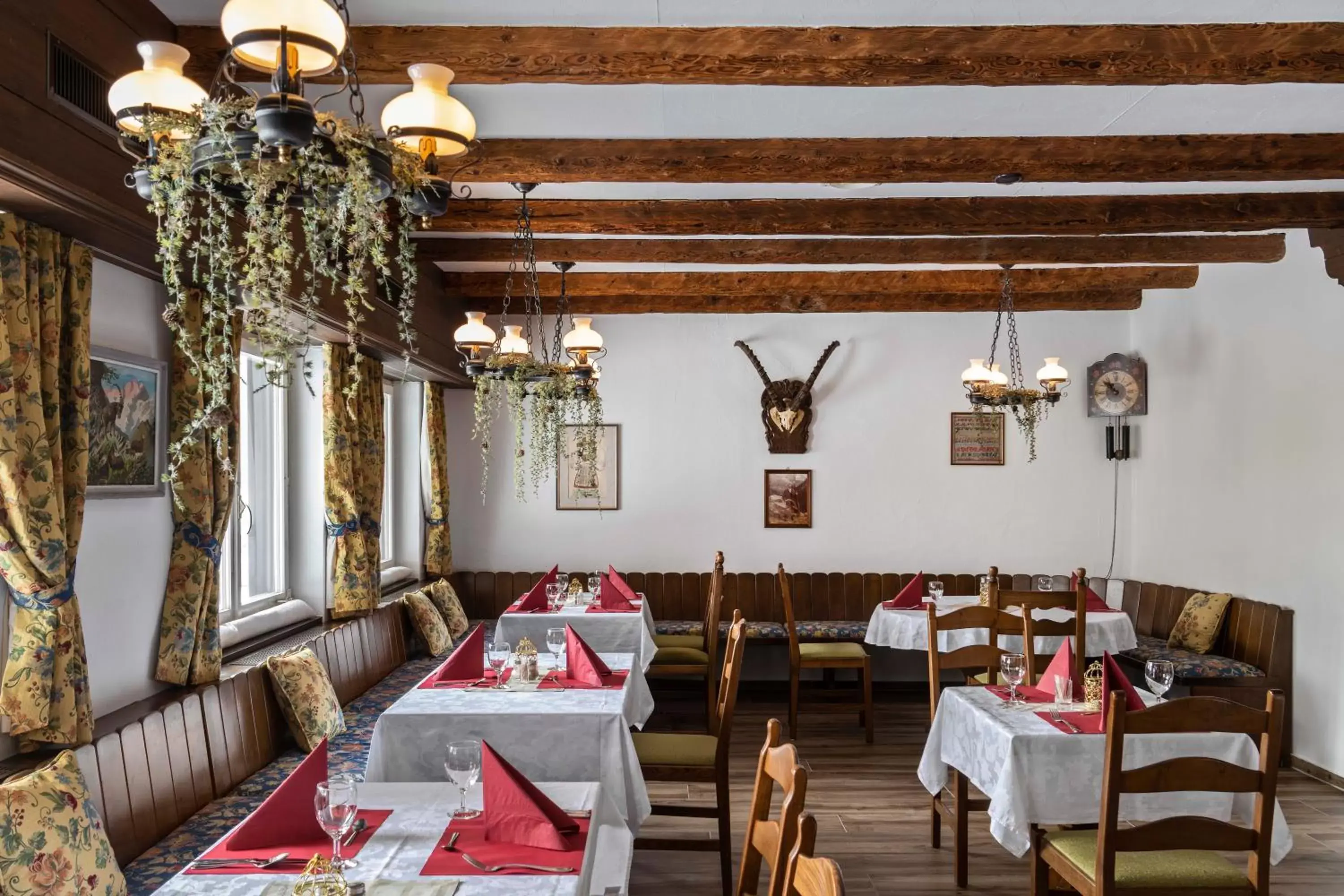 Restaurant/Places to Eat in Hotel Bad Serneus