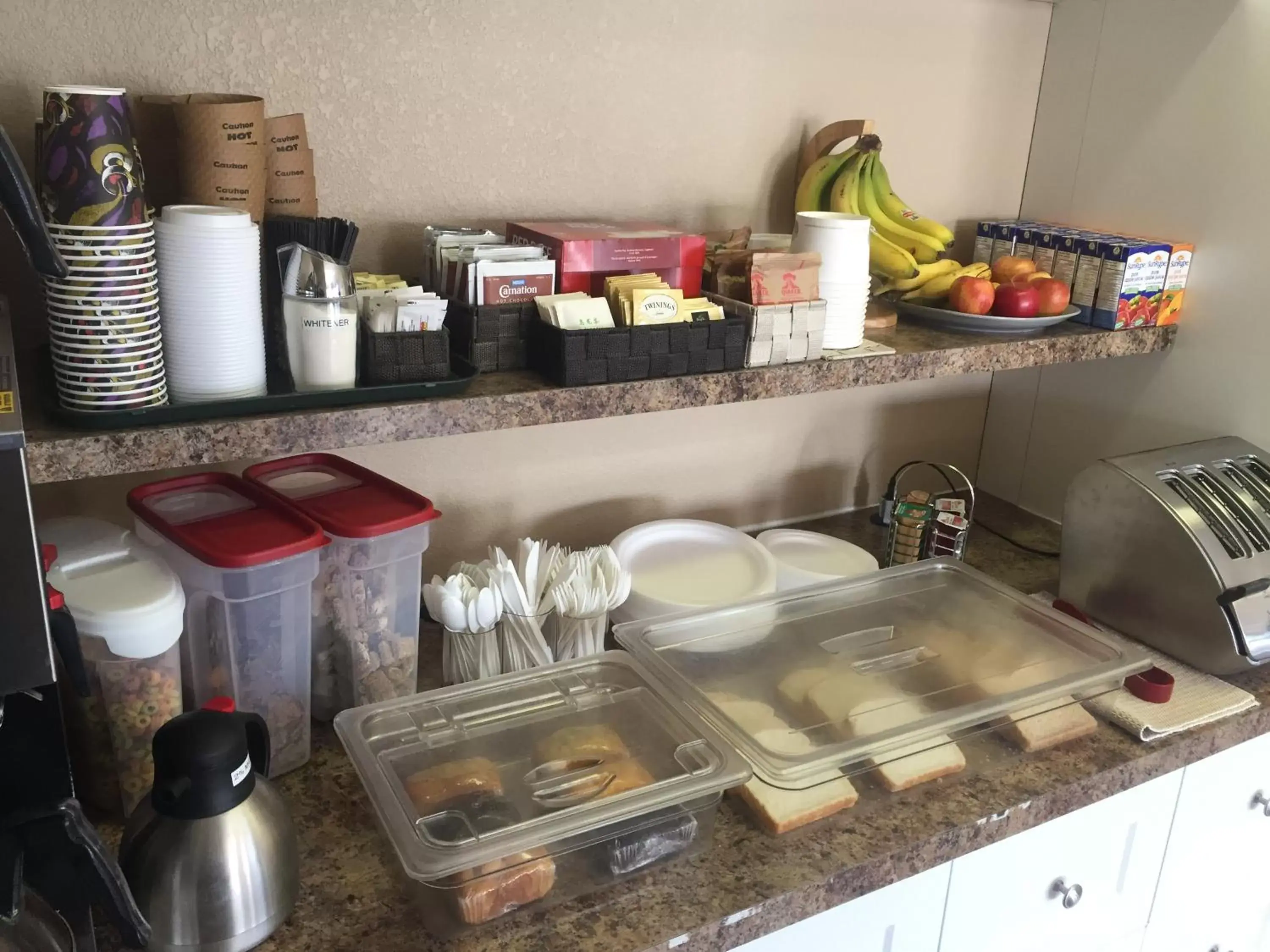 Breakfast, Kitchen/Kitchenette in Didsbury Country Inn