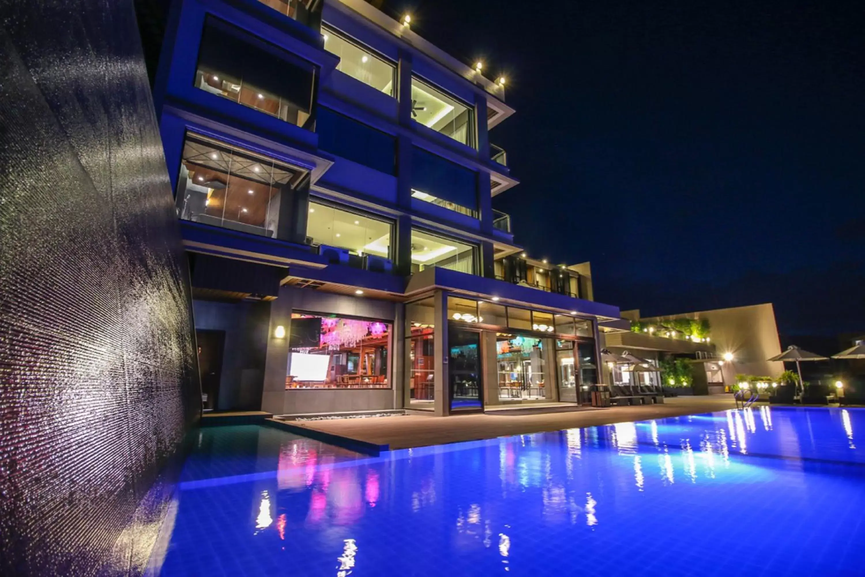 Swimming Pool in Two Seasons Coron Bayside Hotel