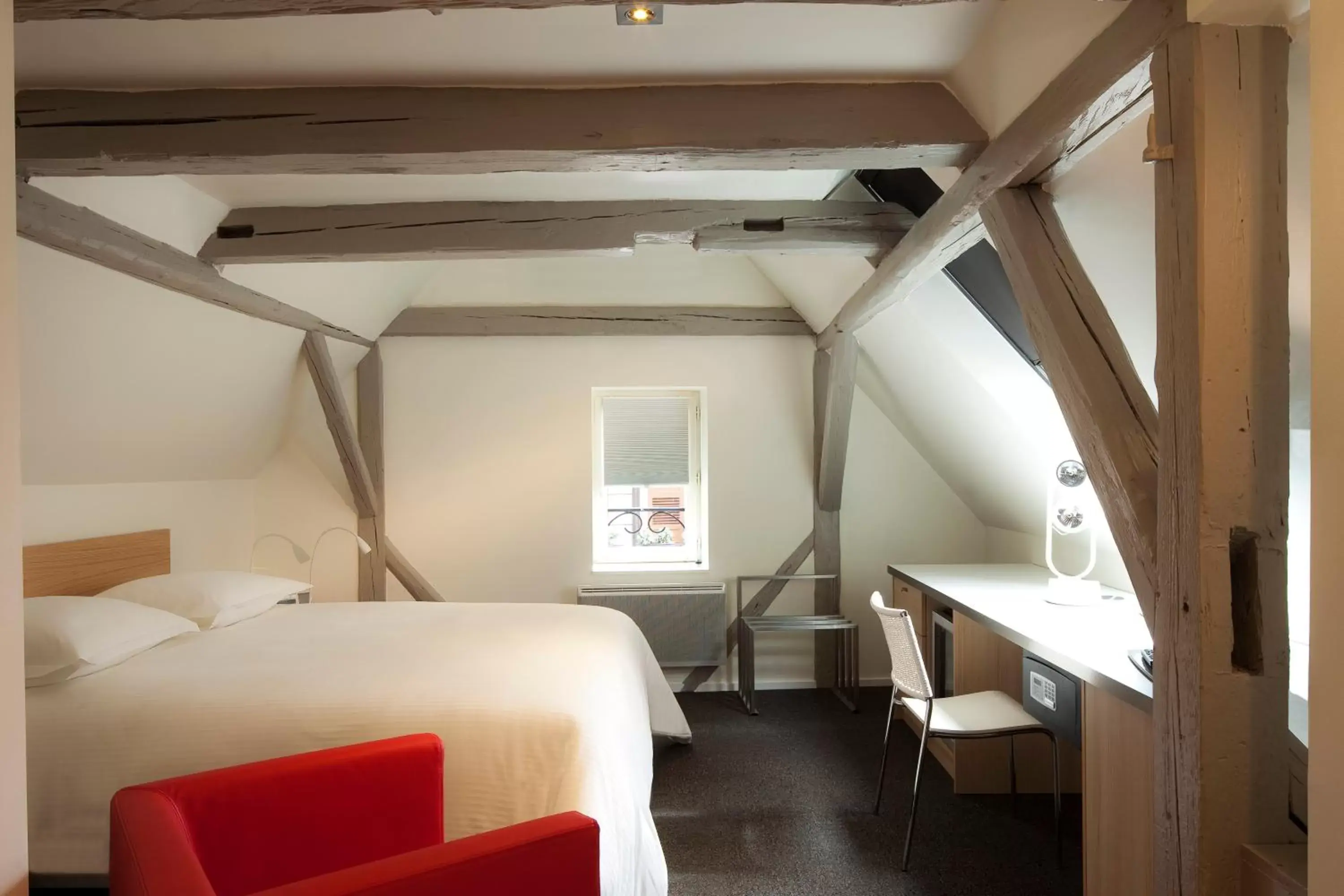 Photo of the whole room, Bed in Hotel Le Pavillon 7