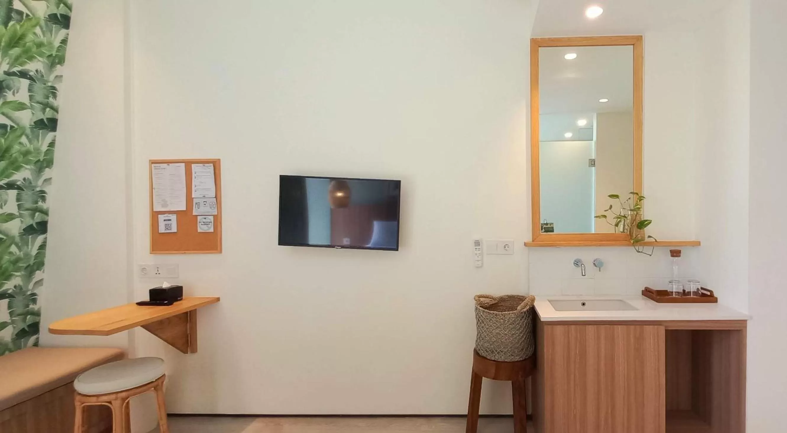 Area and facilities in La Boheme, Rooms and Coffee