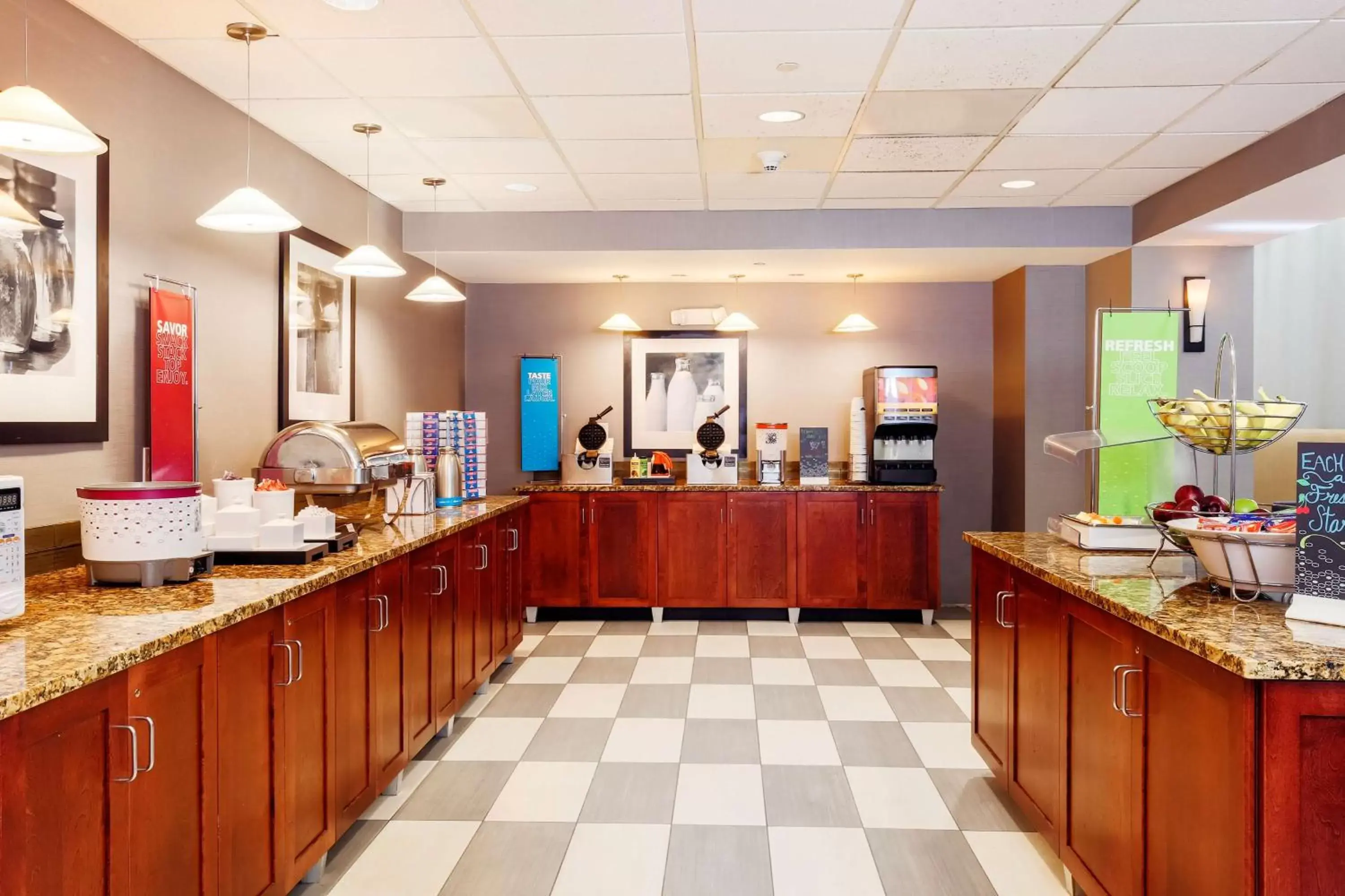 Dining area, Restaurant/Places to Eat in Hampton Inn & Suites Poughkeepsie