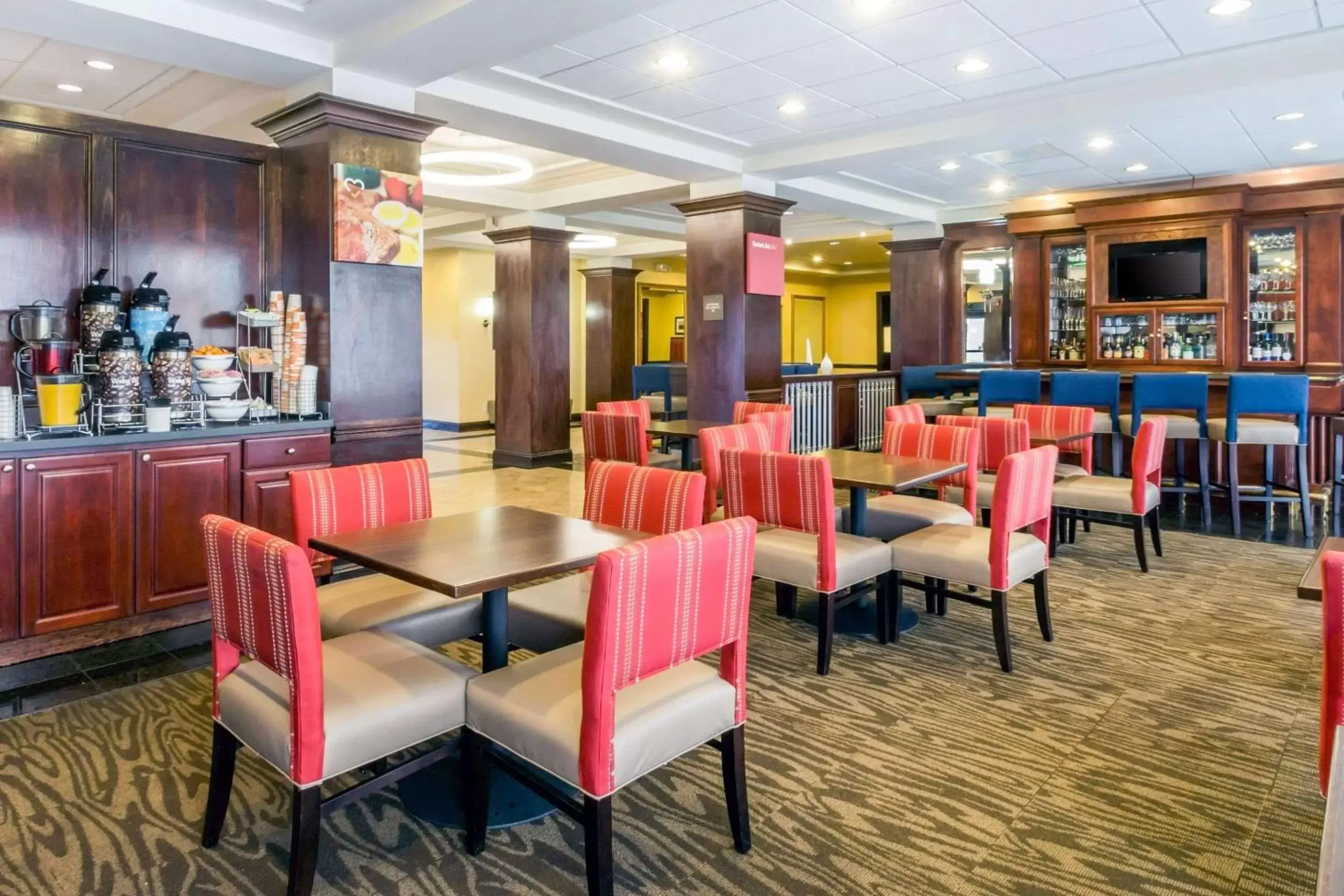 Restaurant/places to eat in Comfort Suites at Woodbridge Restaurant/places to eat in Comfort Suites at Woodbridge