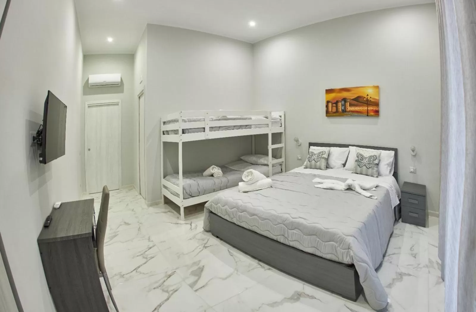 Communal lounge/ TV room in B&B Dint 'o core e Napule