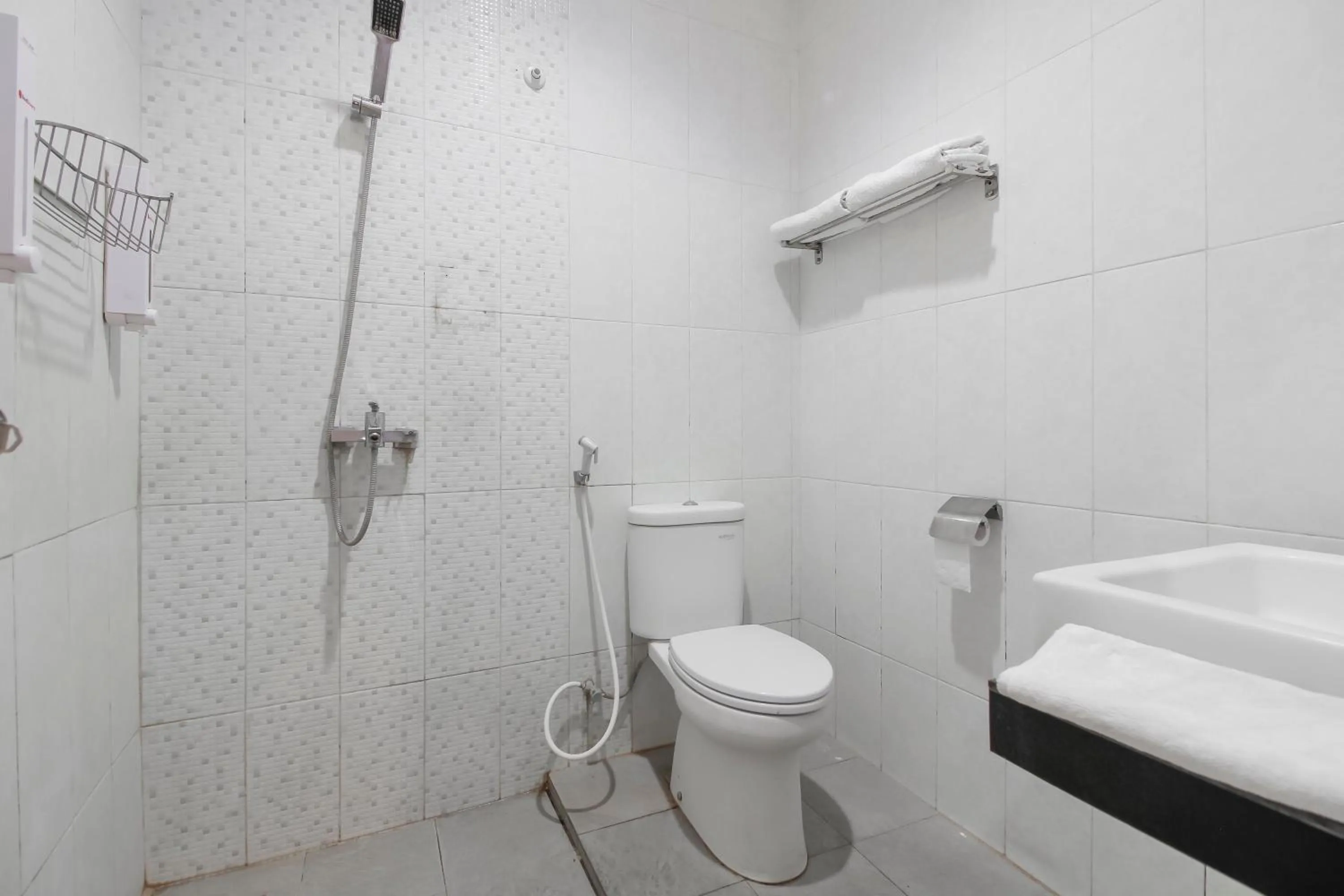 Bathroom in RedDoorz near Goa Sunyaragi