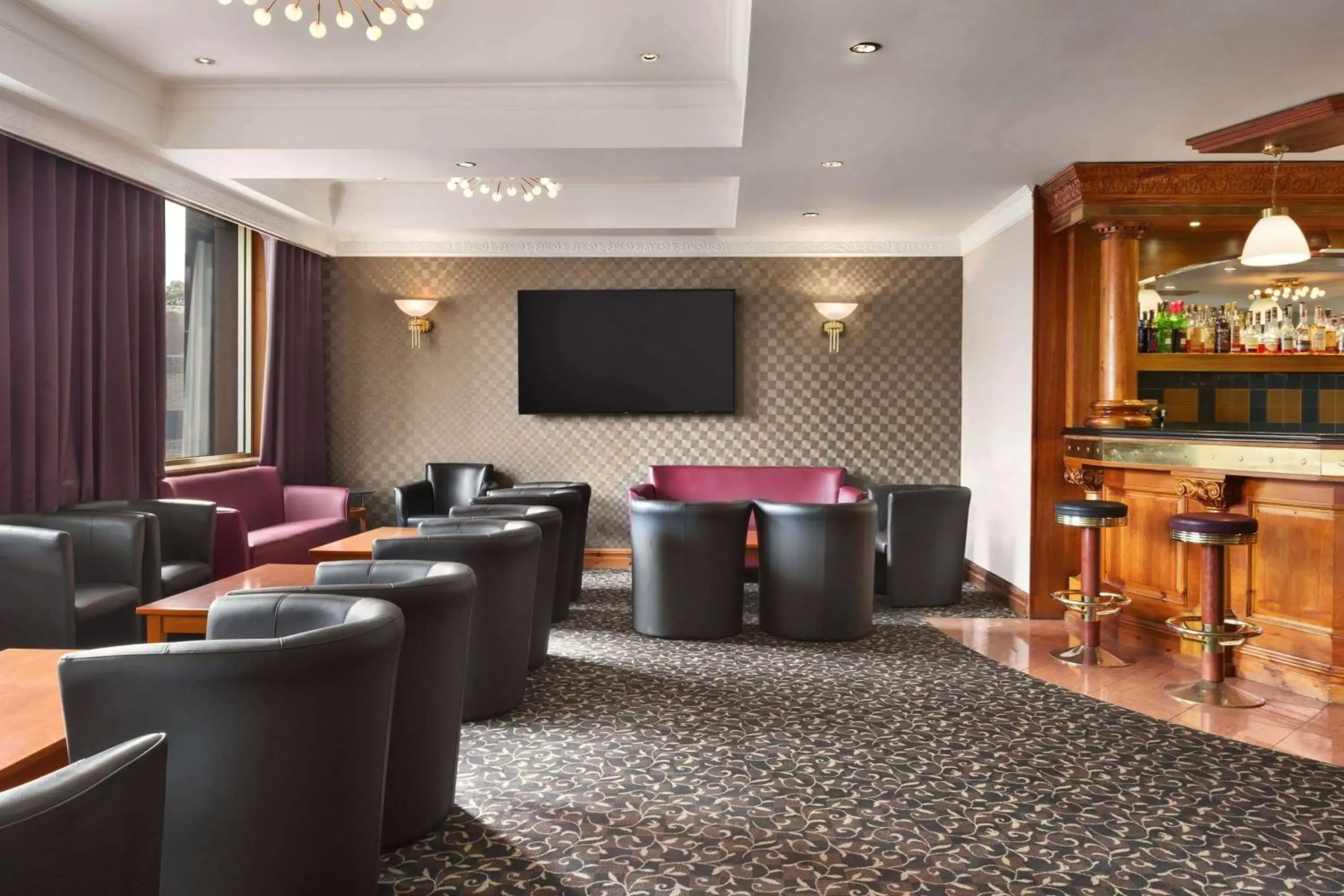 Lounge or bar, Lounge/Bar in Savera Hotel South Ruislip