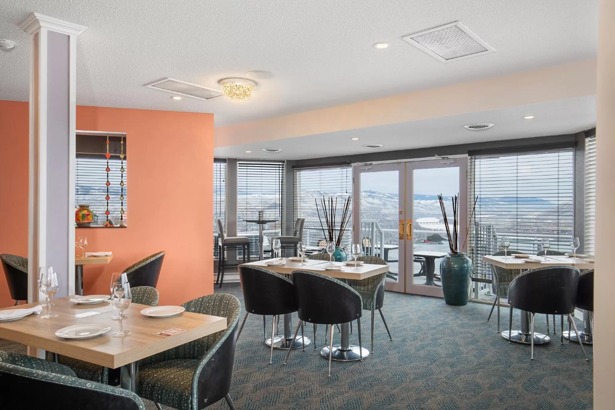 Lounge or bar in Ramada by Wyndham Kamloops