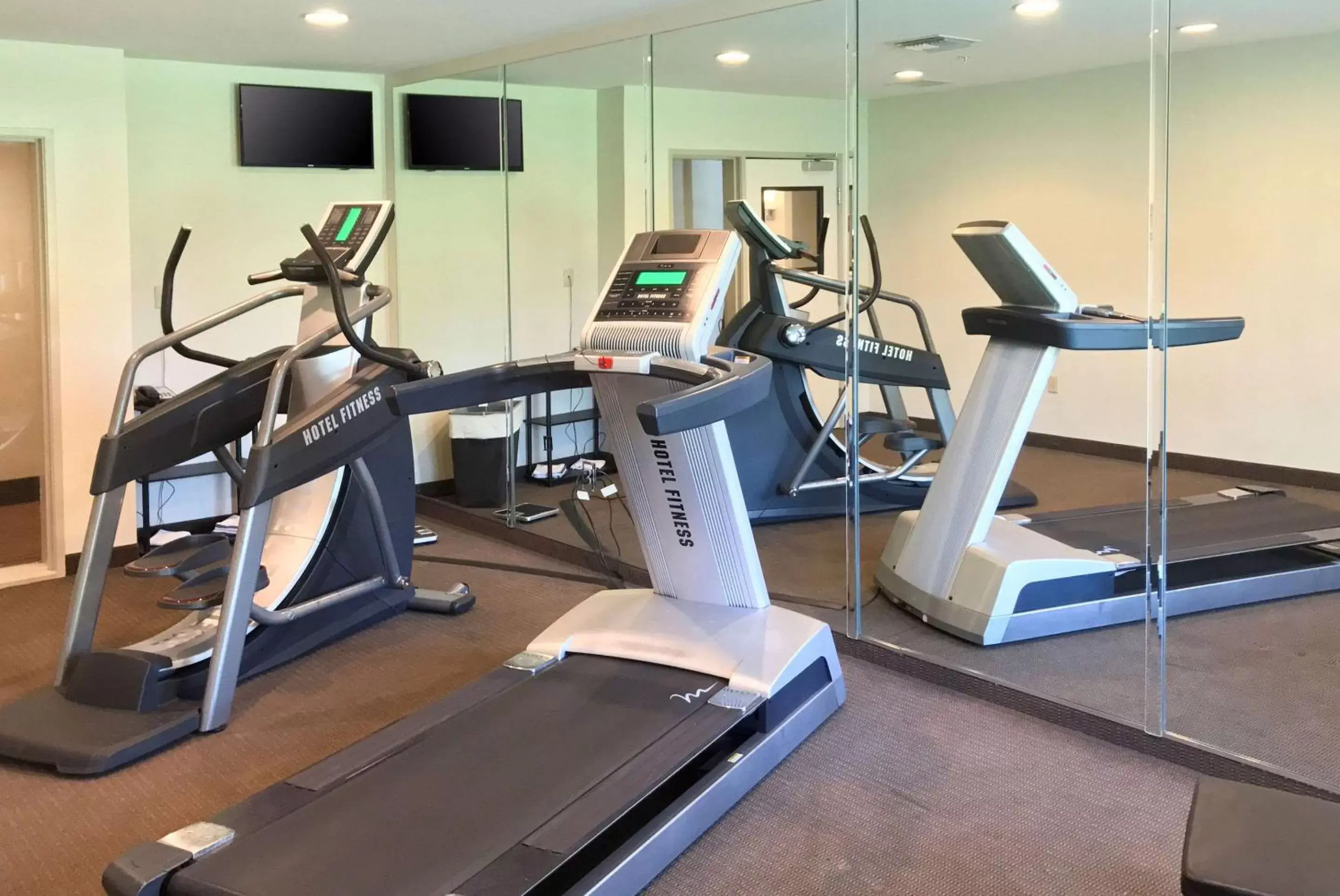 Fitness centre/facilities, Fitness Center/Facilities in Sleep Inn & Suites near Liberty Place I-65