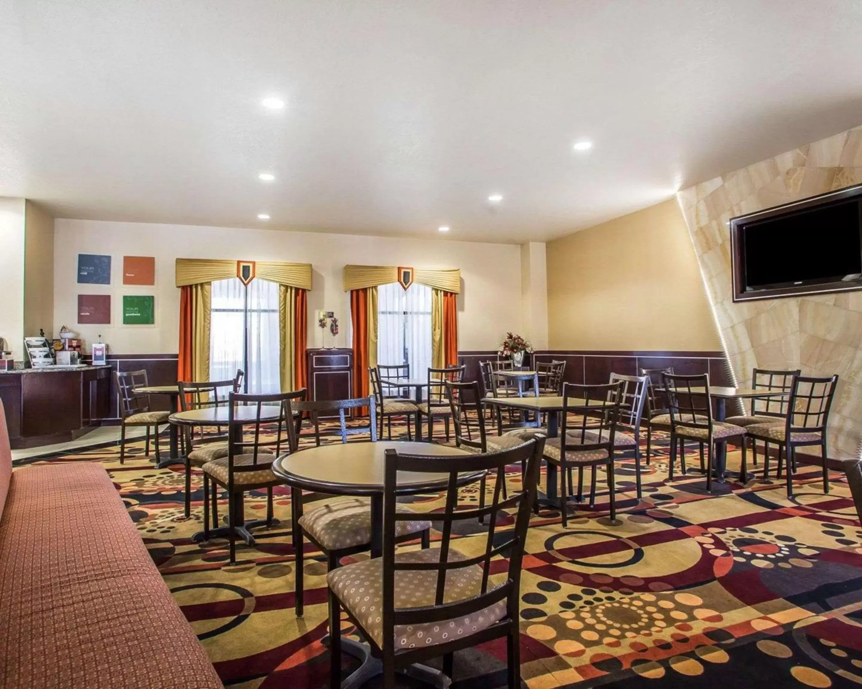 Restaurant/Places to Eat in Comfort Suites Troy-I75