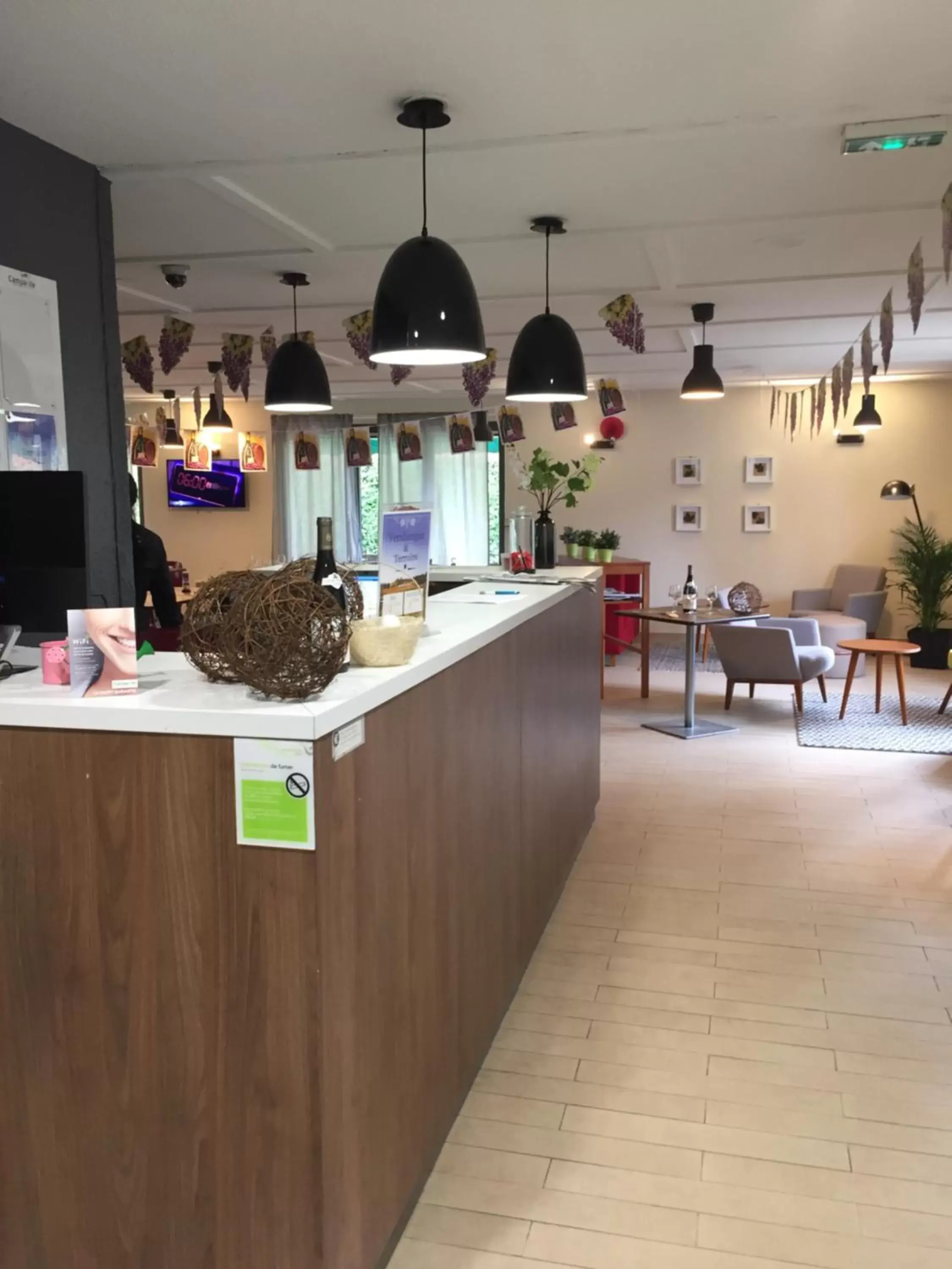 Lobby or reception, Restaurant/Places to Eat in Campanile Evry Est - Saint Germain les Corbeil