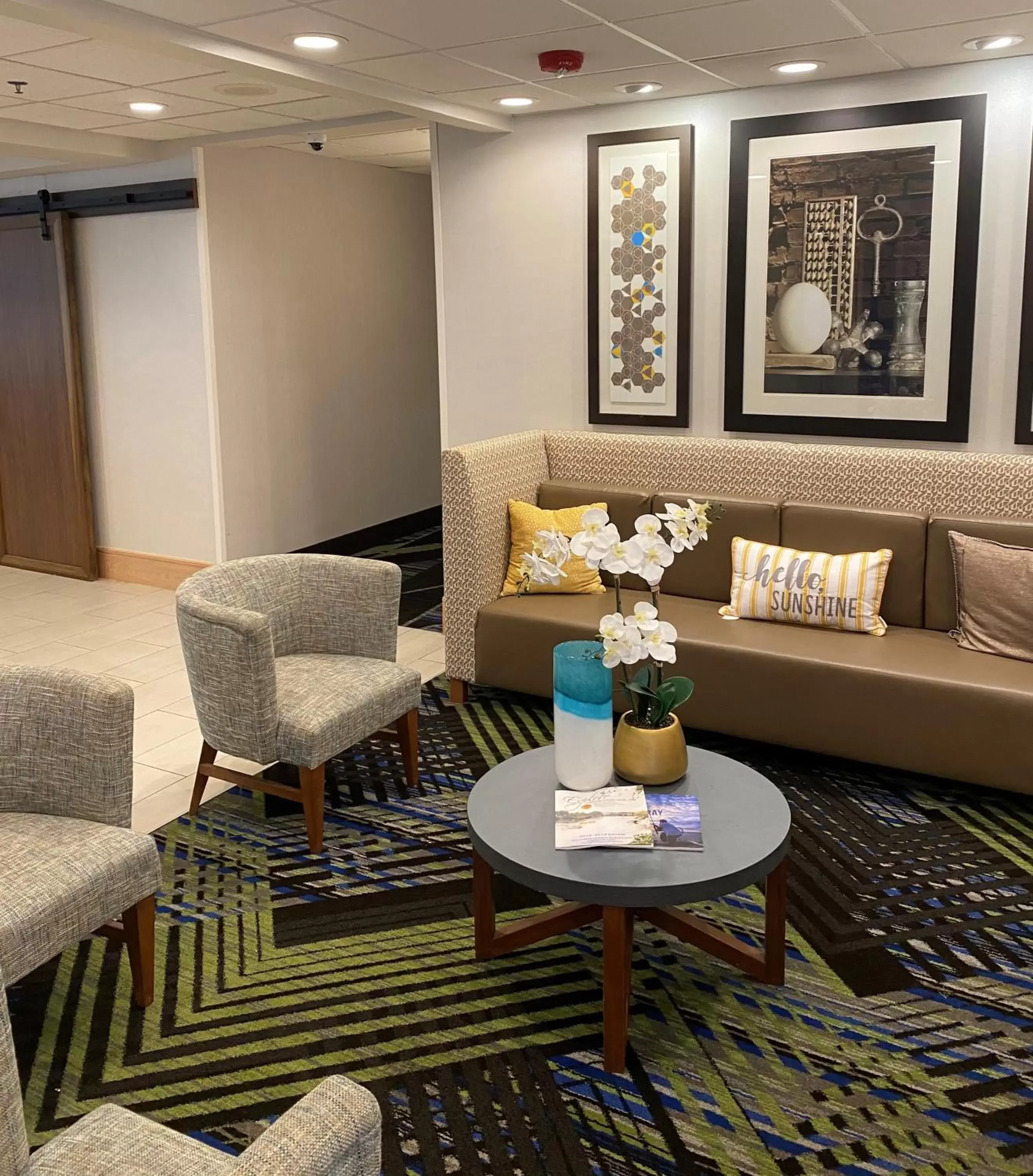 Lobby or reception, Seating Area in Holiday Inn Express & Suites Columbia-I-26 @ Harbison Blvd, an IHG Hotel