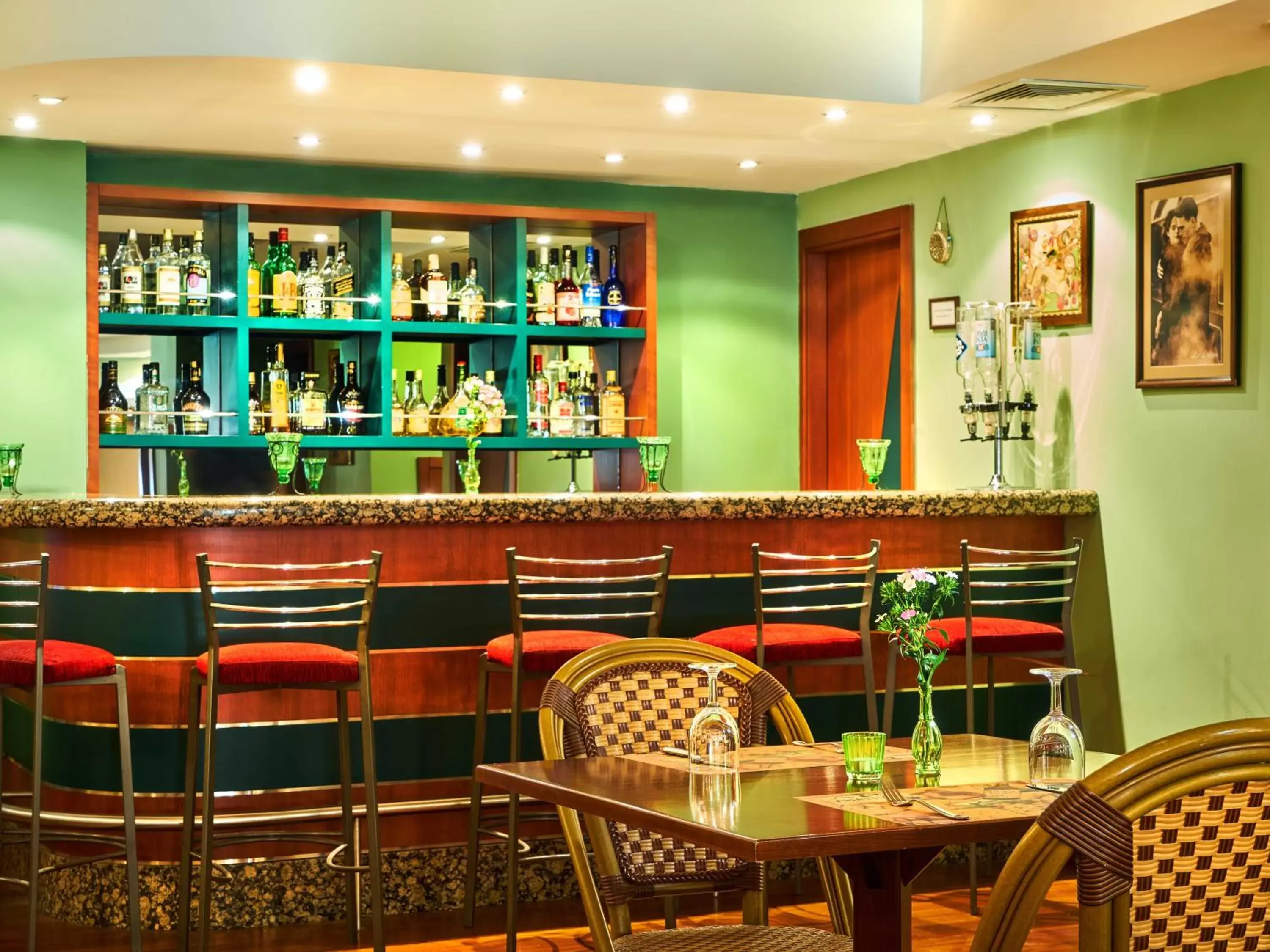 Lounge or bar, Restaurant/Places to Eat in Feronya Hotel