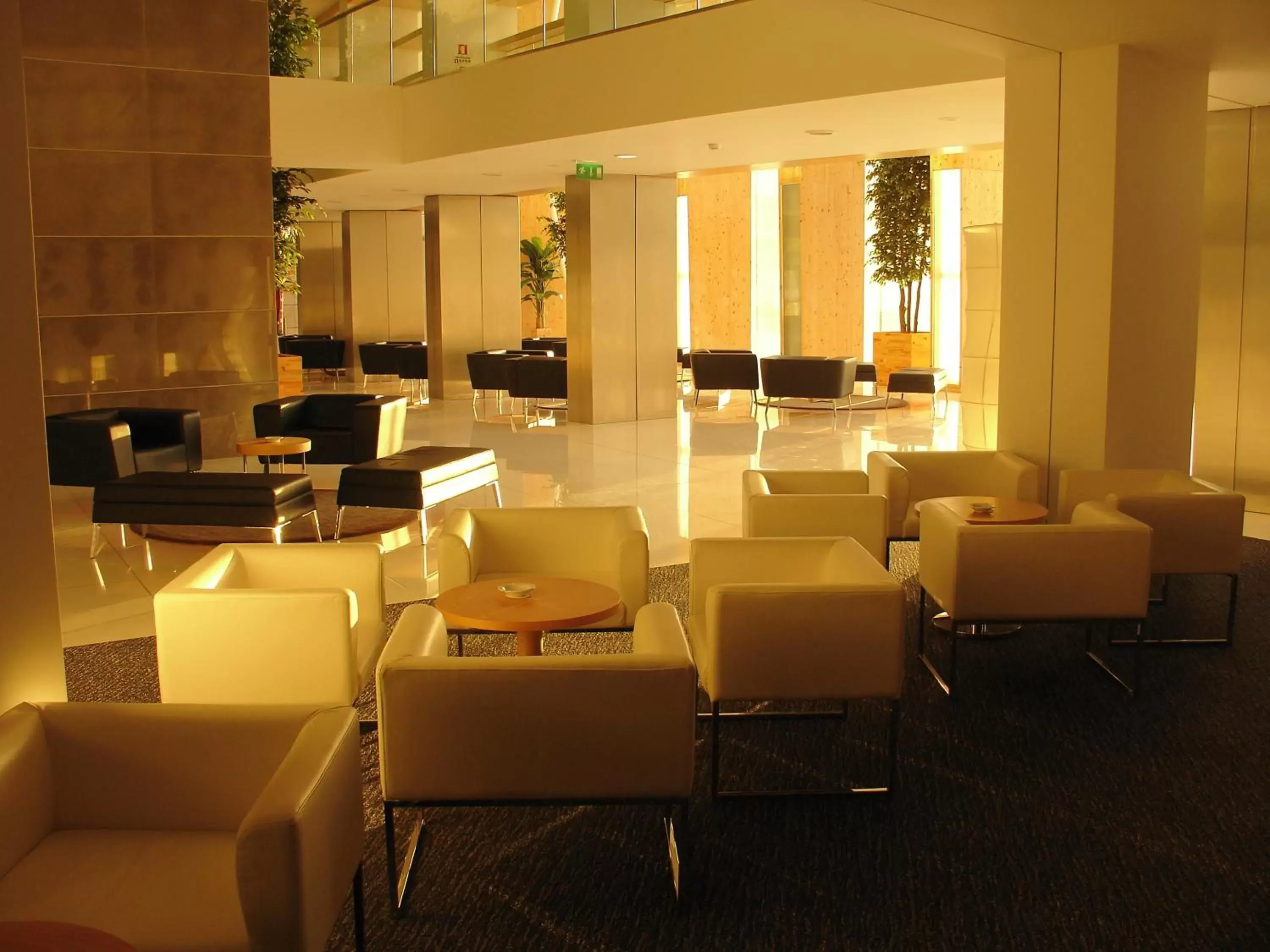 Lobby or reception, Restaurant/Places to Eat in VIP Executive Azores Hotel