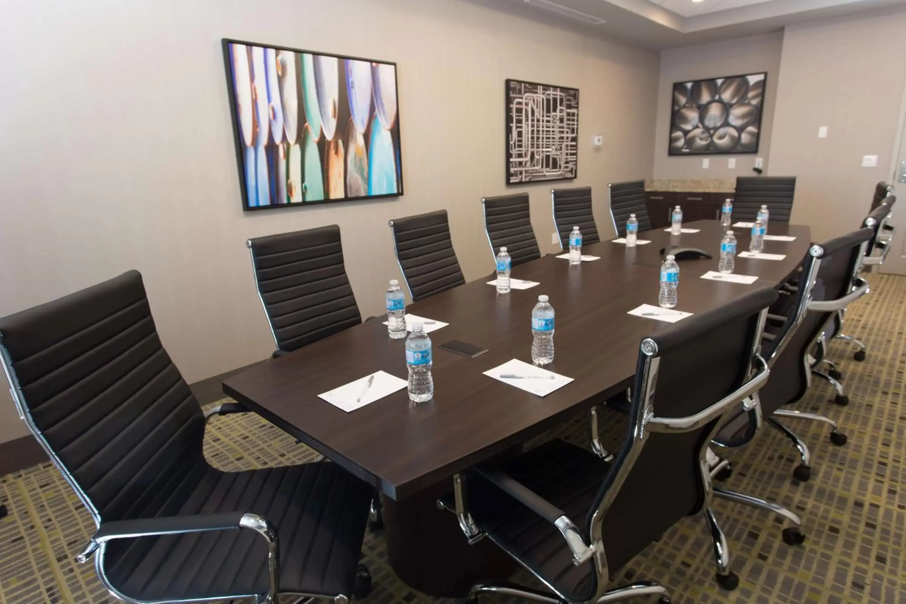 Meeting/conference room in Hampton Inn by Hilton Lloydminster