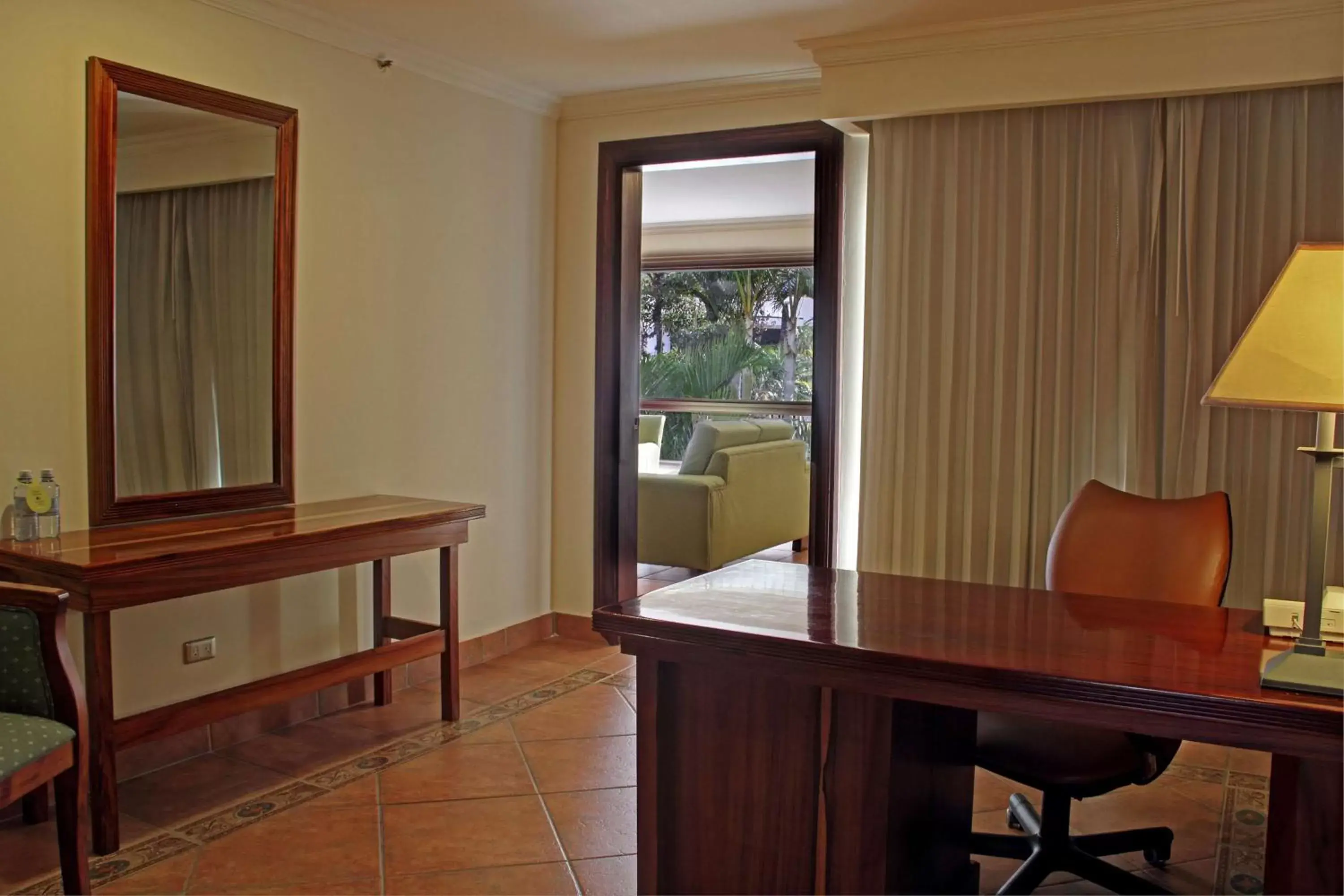 Bed, TV/Entertainment Center in Hilton Cariari DoubleTree San Jose - Costa Rica