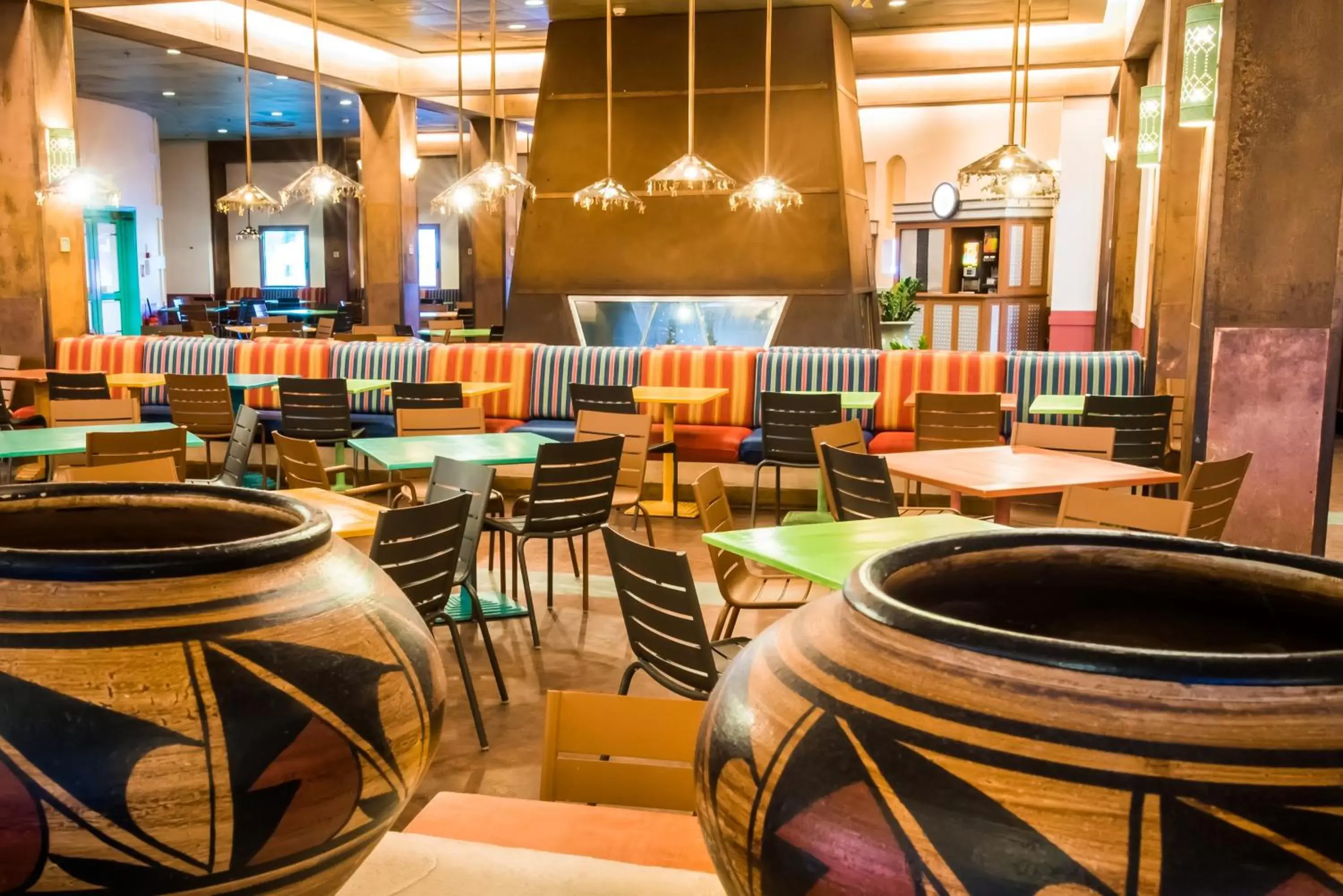 Lounge or bar, Restaurant/Places to Eat in Disney Hotel Santa Fe