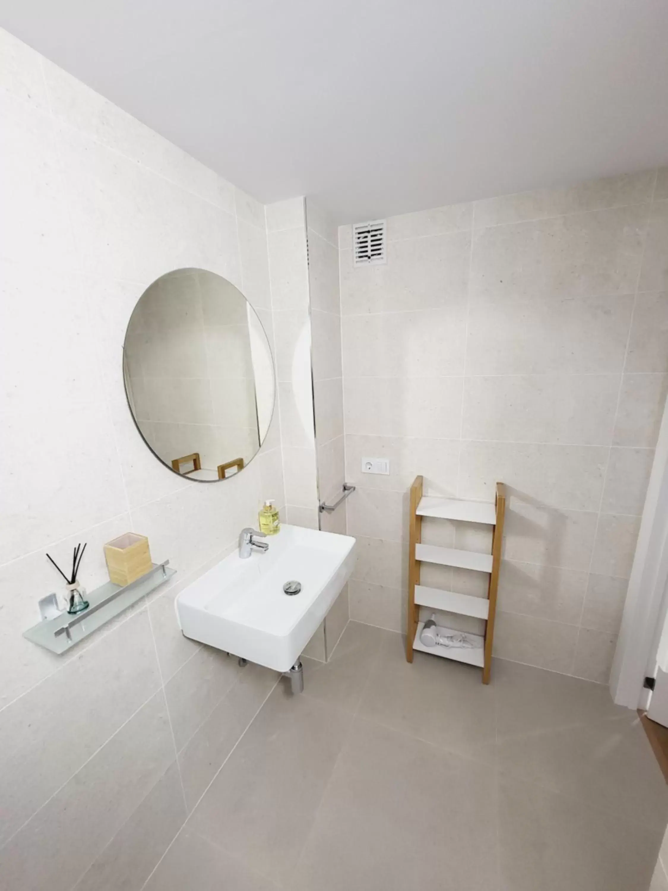 Bathroom in Grandera Apart`s - Carbonell 1