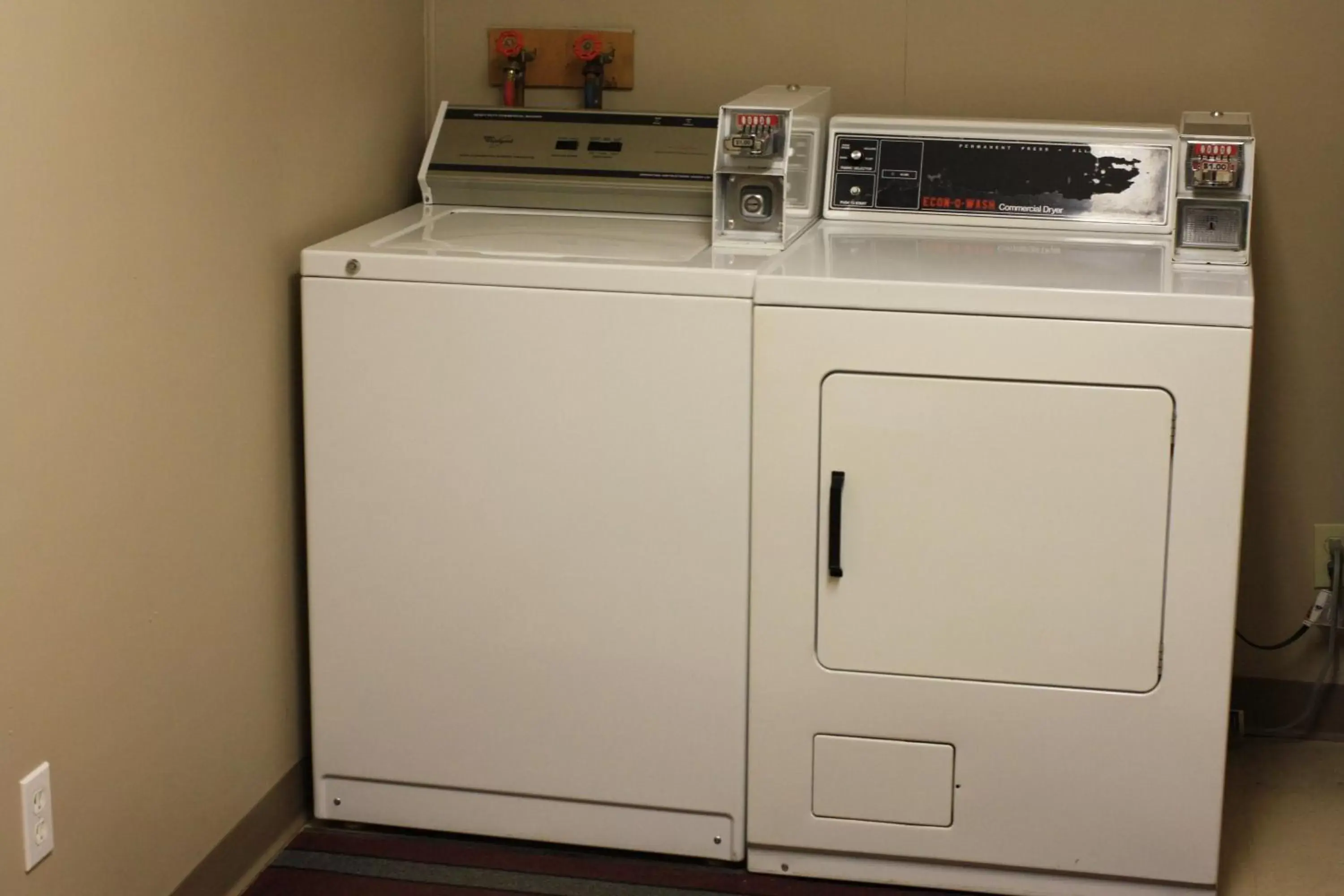 Kitchen/Kitchenette in Plains Motel