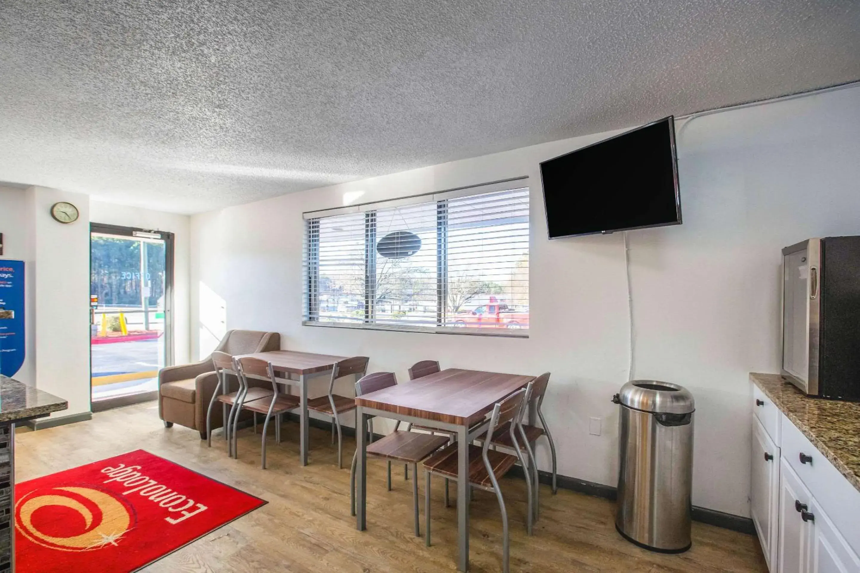 Lobby or reception, Dining Area in Econo Lodge Lithonia