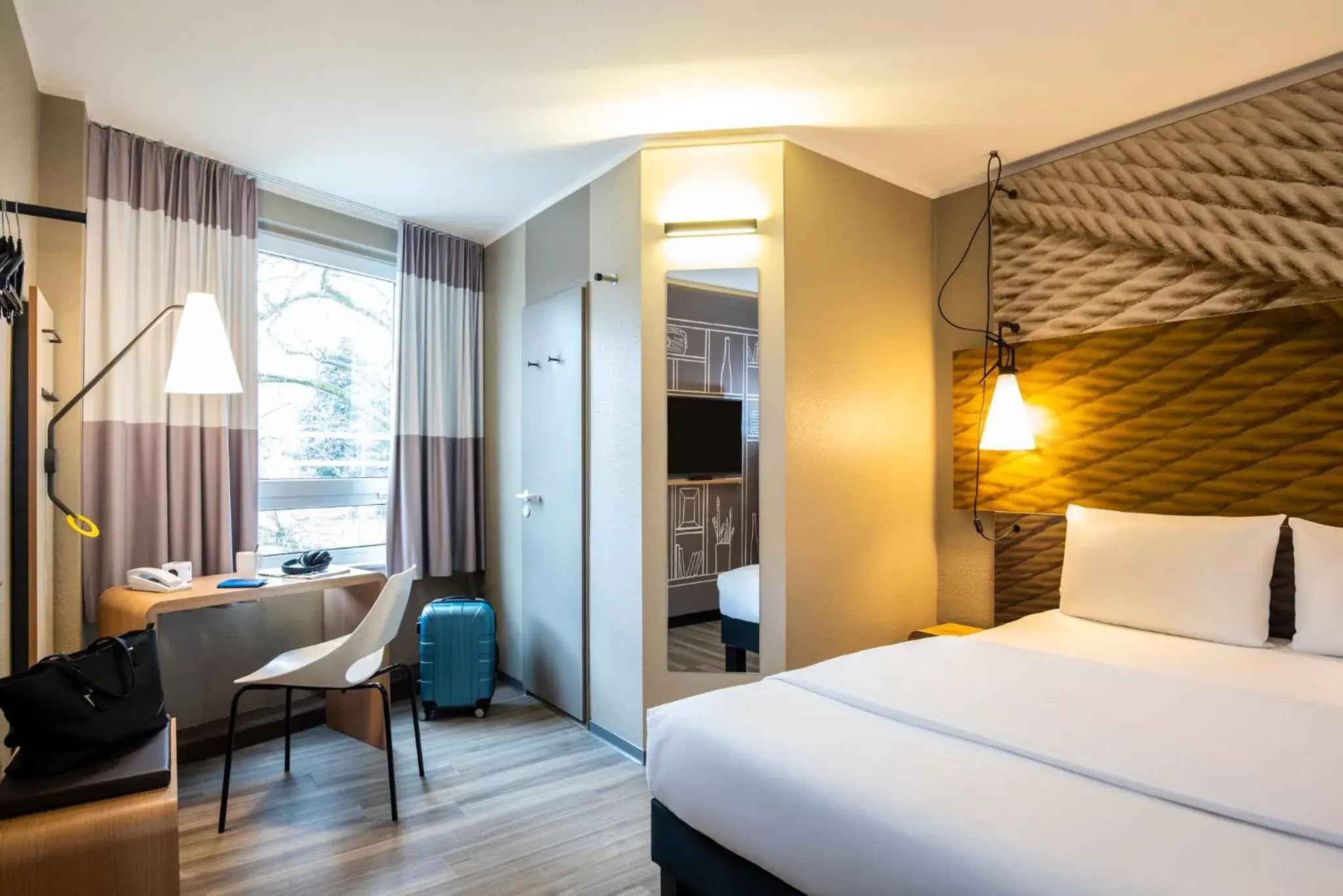 Photo of the whole room in ibis Heidelberg Hauptbahnhof