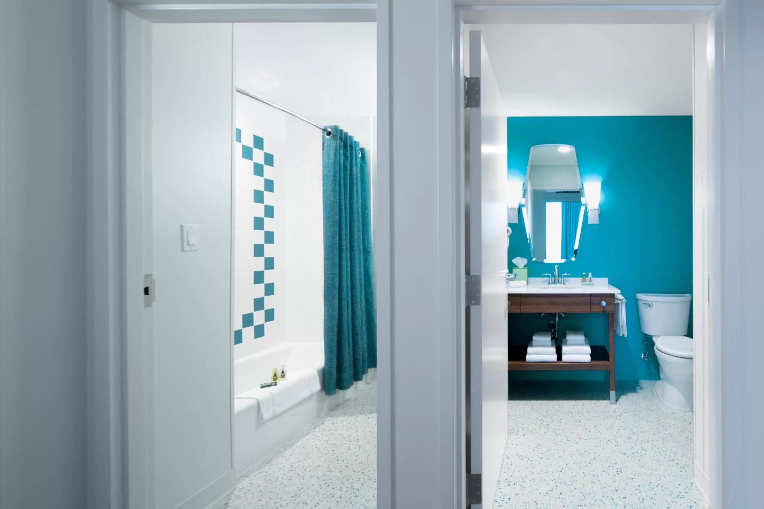 Bathroom, Bed in Universal's Cabana Bay Beach Resort