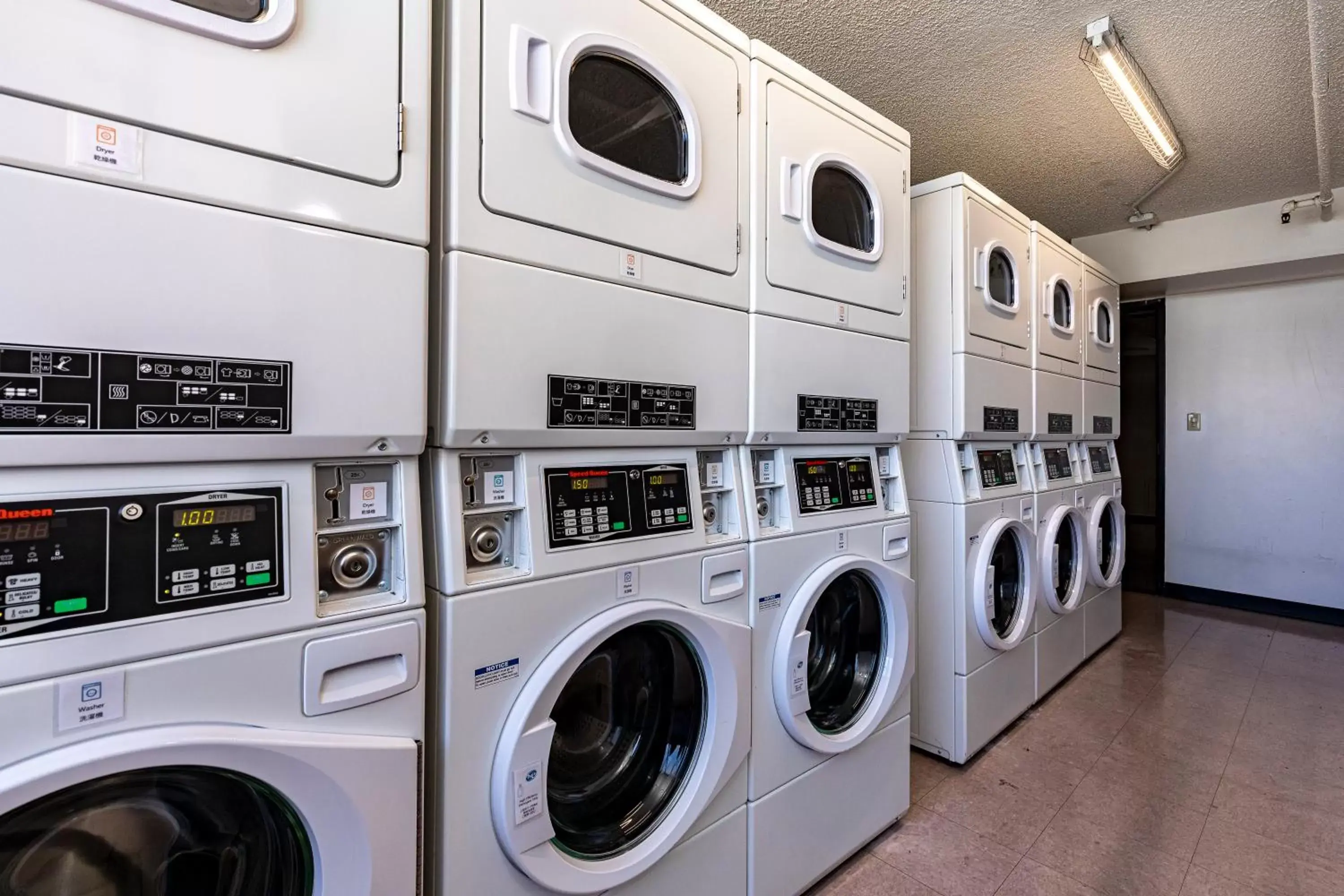 laundry in New Gardena Hotel