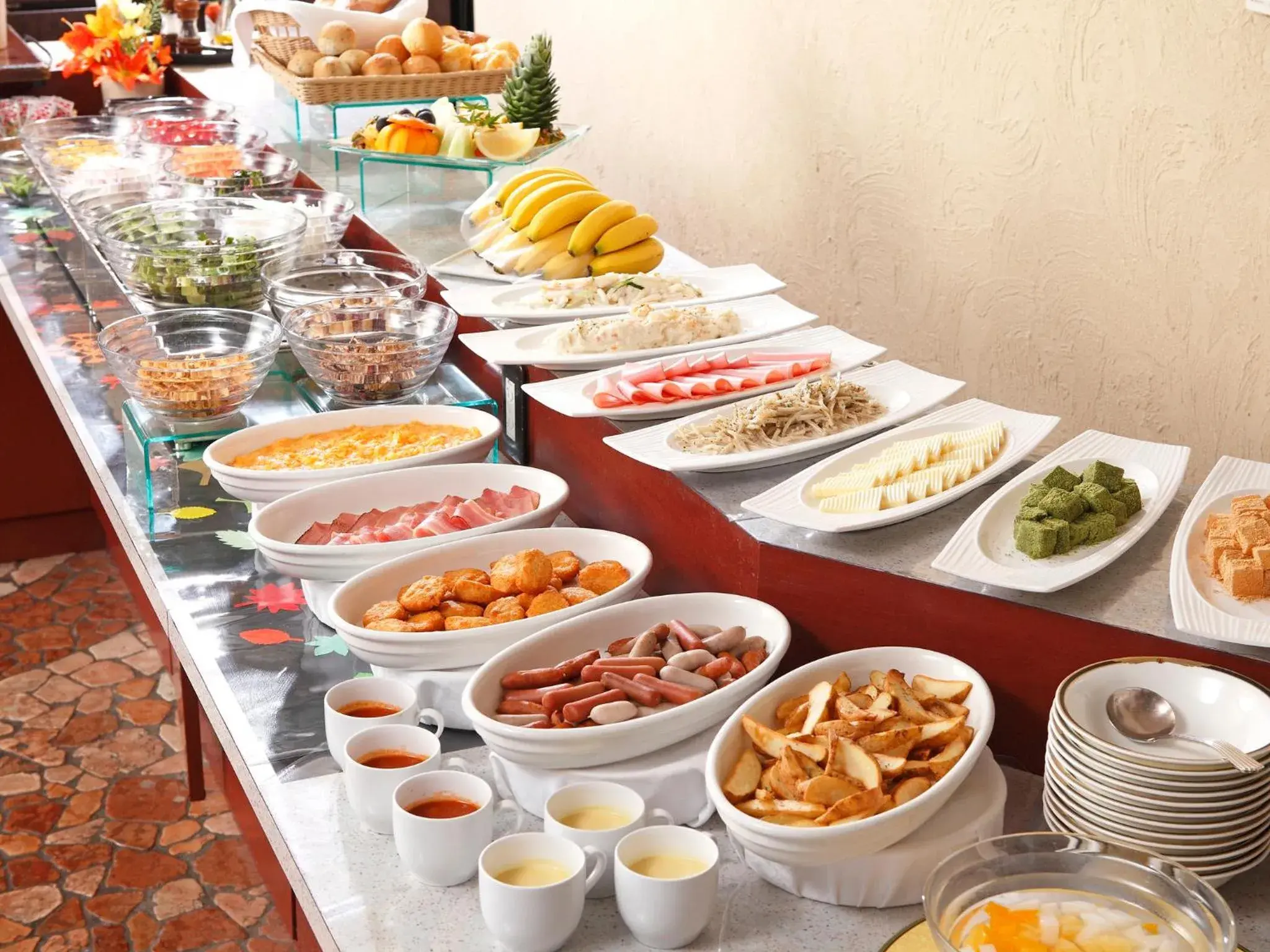 Buffet breakfast in Hotel Crown Palais Chiryu