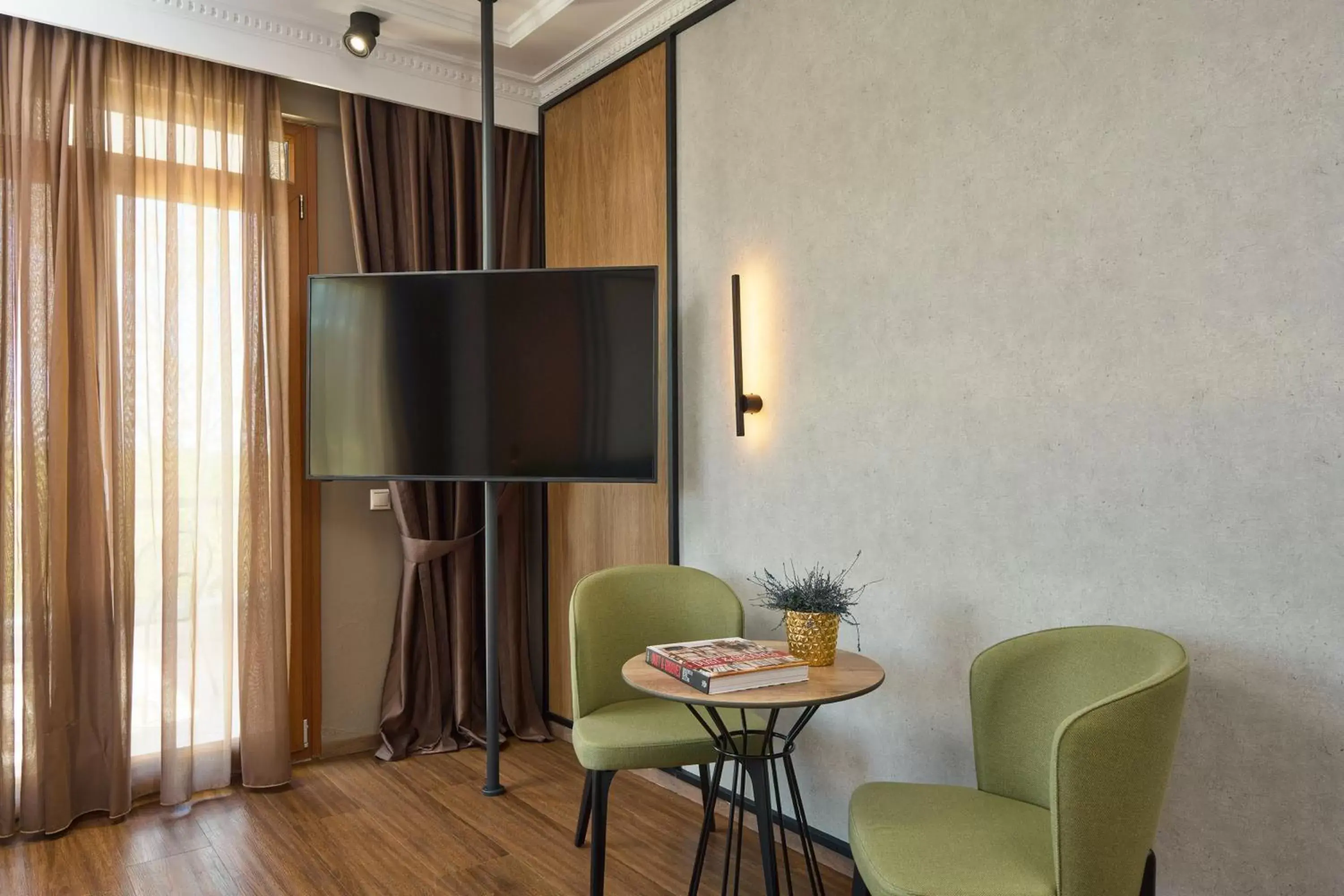 TV and multimedia, TV/Entertainment Center in Royal Hotel Thessaloniki
