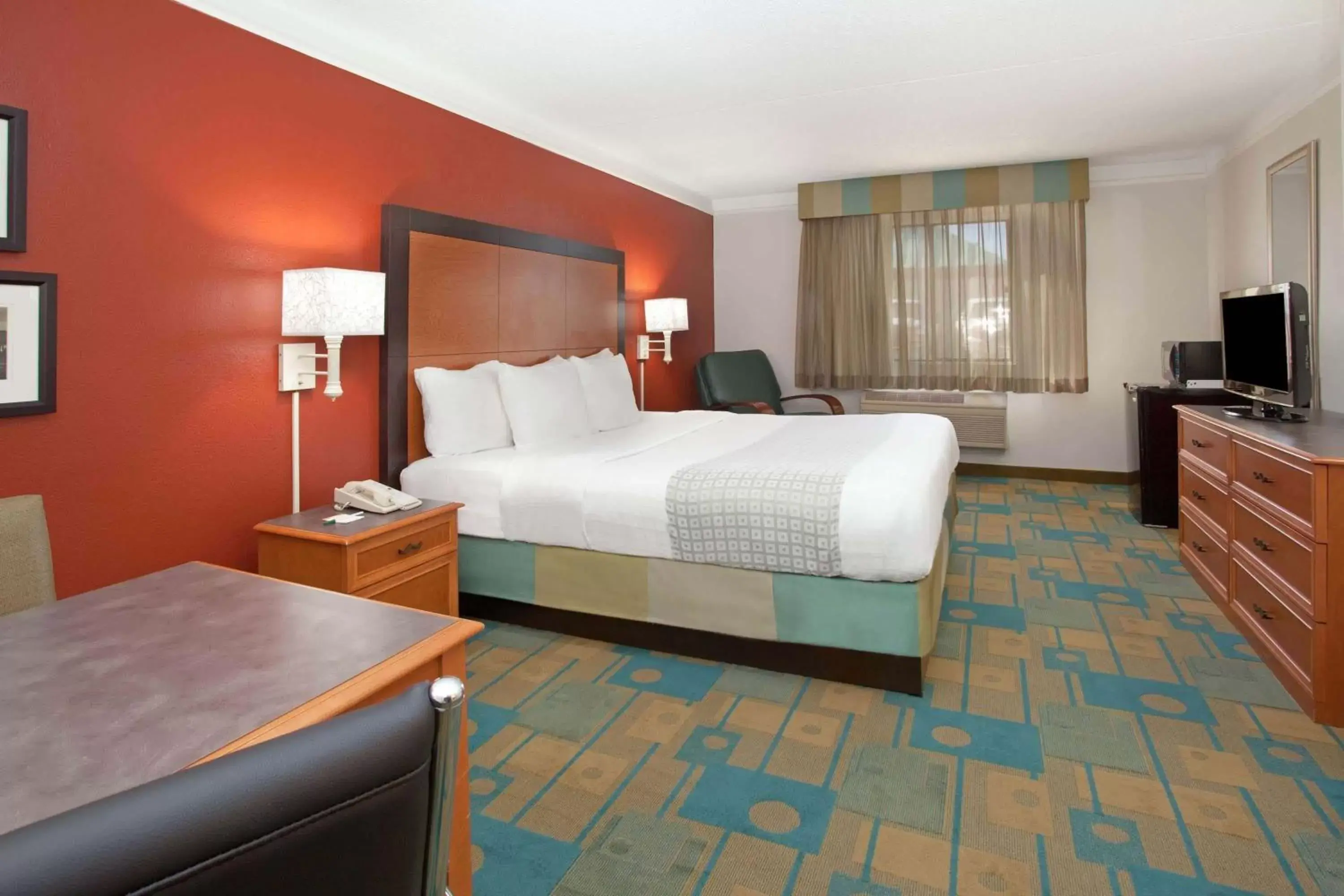 Photo of the whole room, Bed in La Quinta Inn by Wyndham Cheyenne