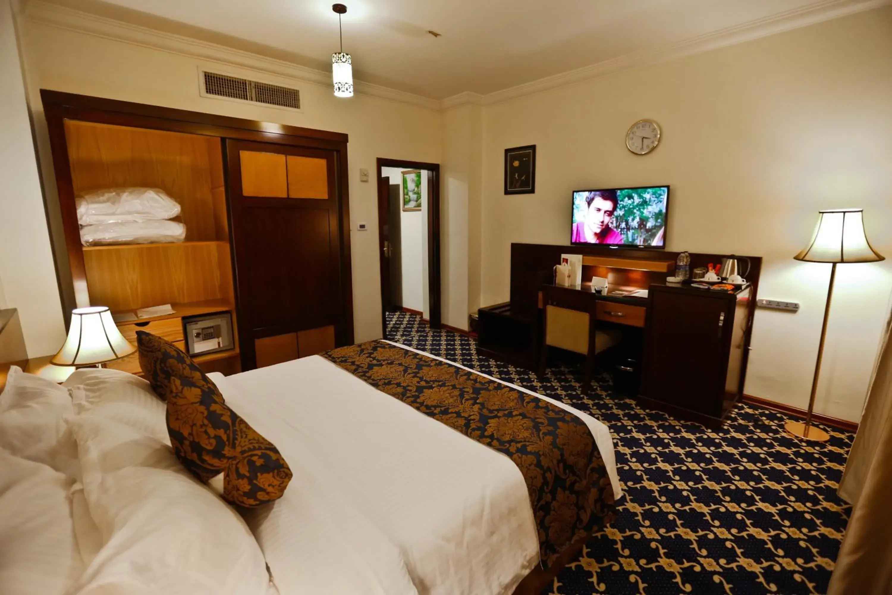 Bedroom, Bed in Al Thuraya Hotel