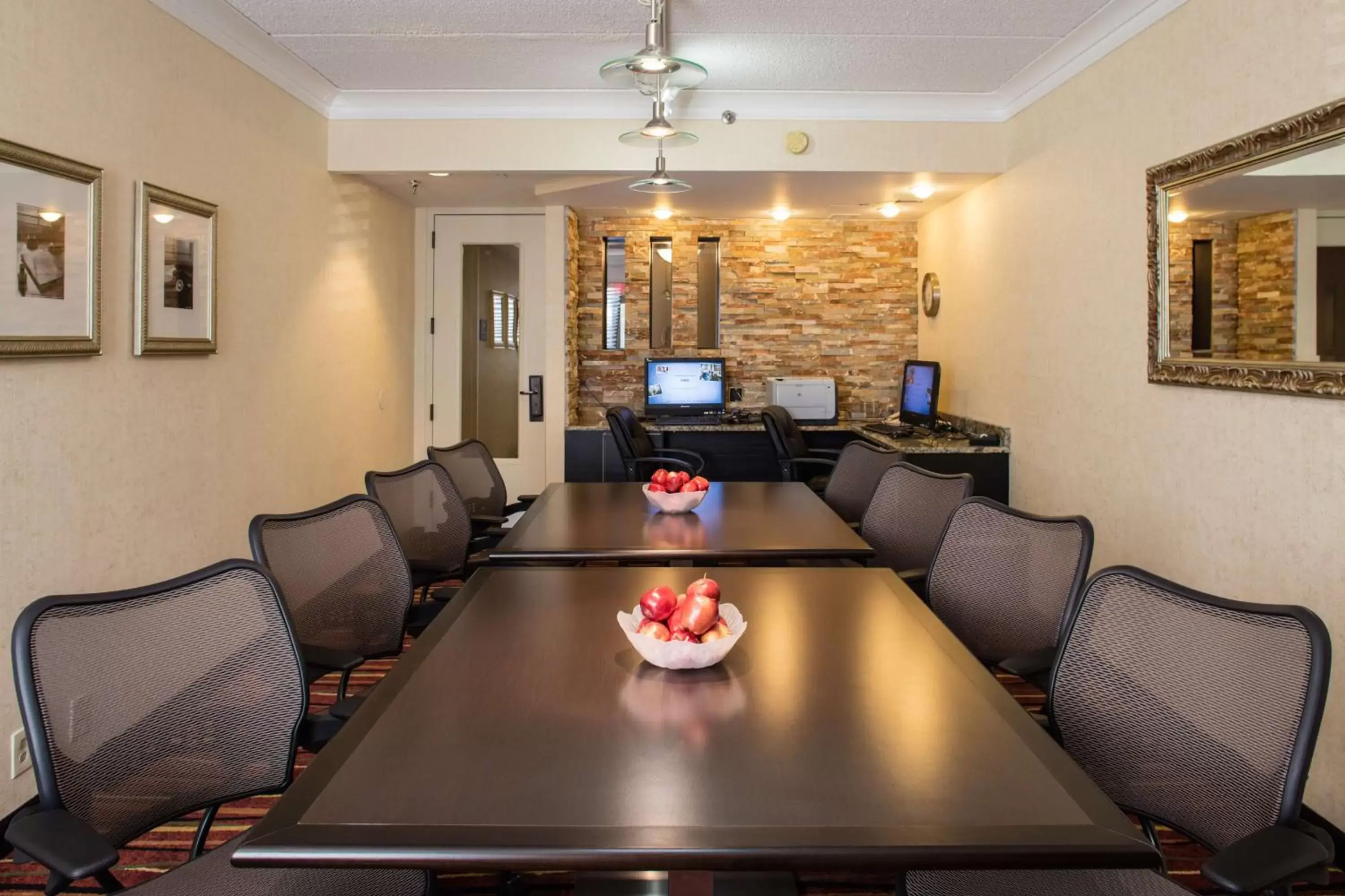 Business facilities in Hampton Inn Atlanta-Northlake