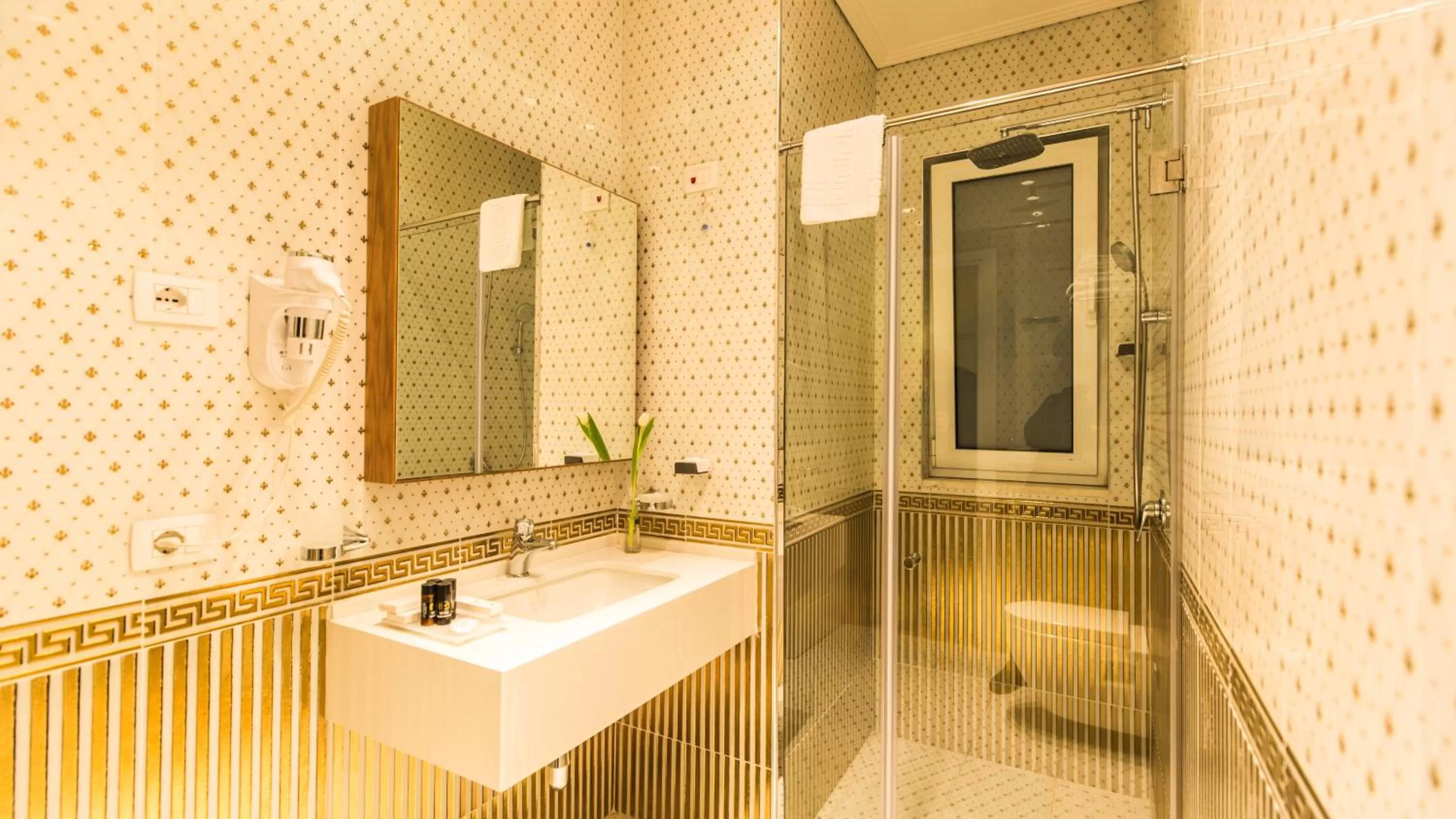 Shower in Royal Hill Hotel