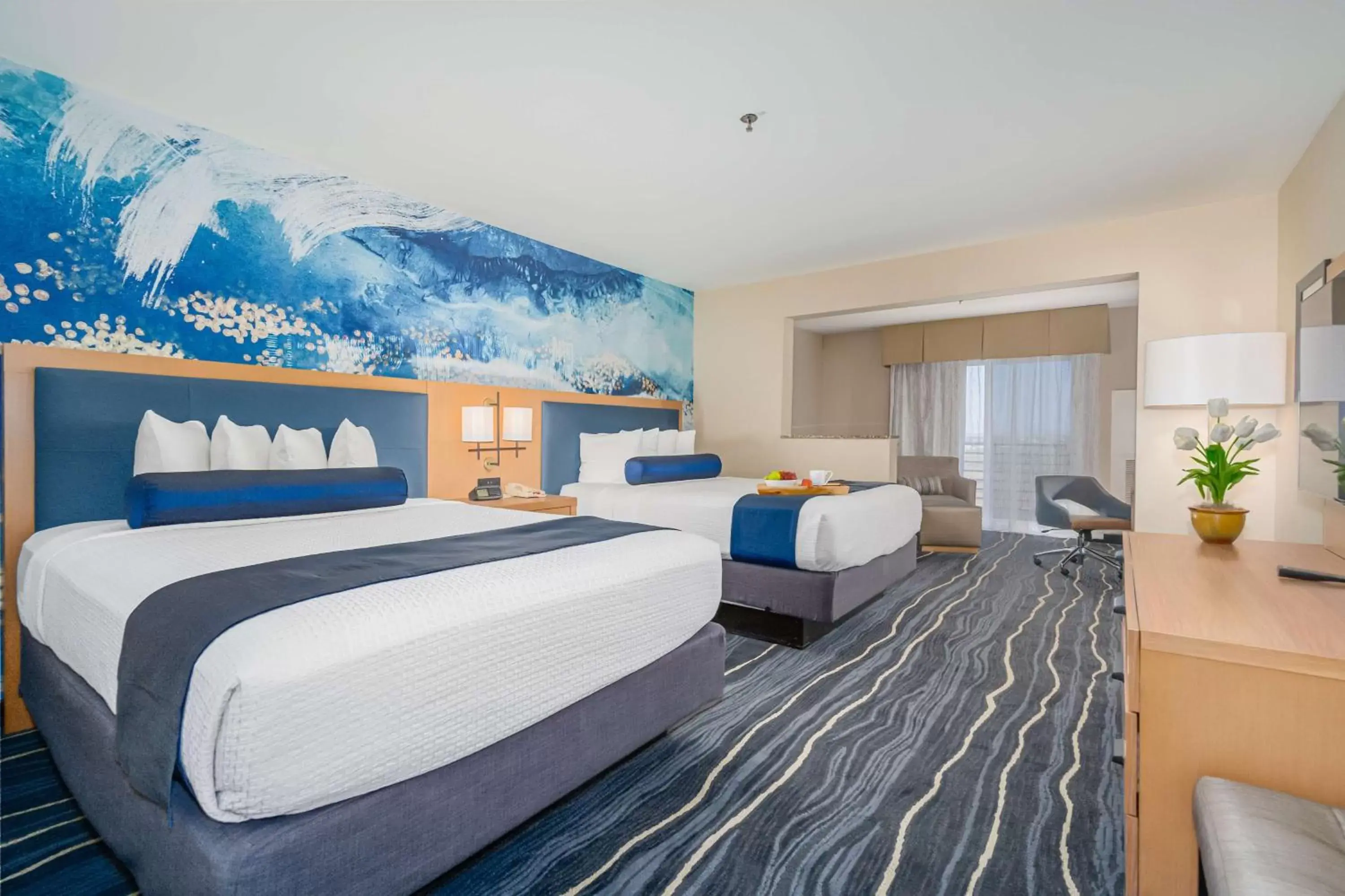 Photo of the whole room, Bed in Best Western Plus Marina Gateway Hotel