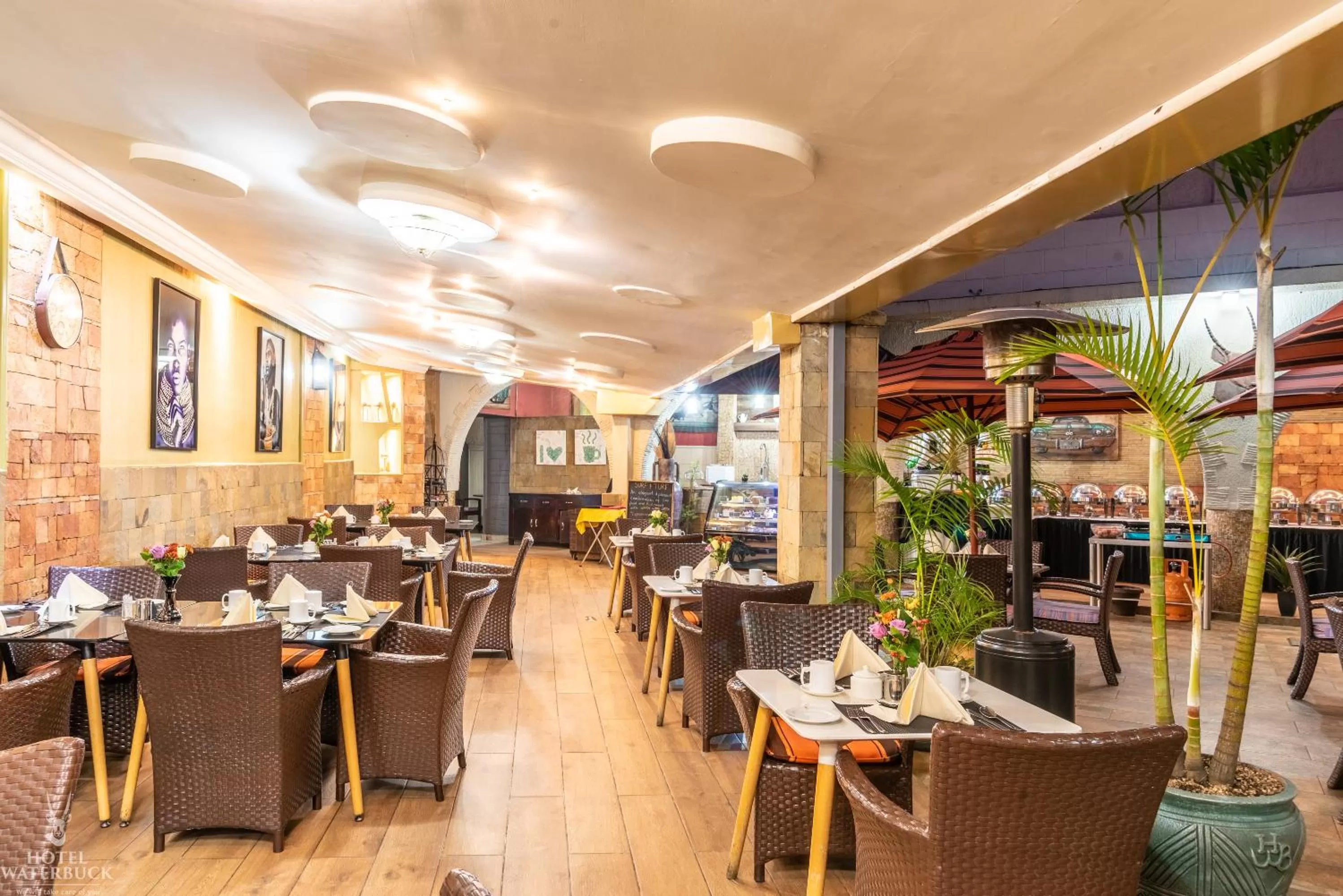 Restaurant/Places to Eat in Hotel Waterbuck