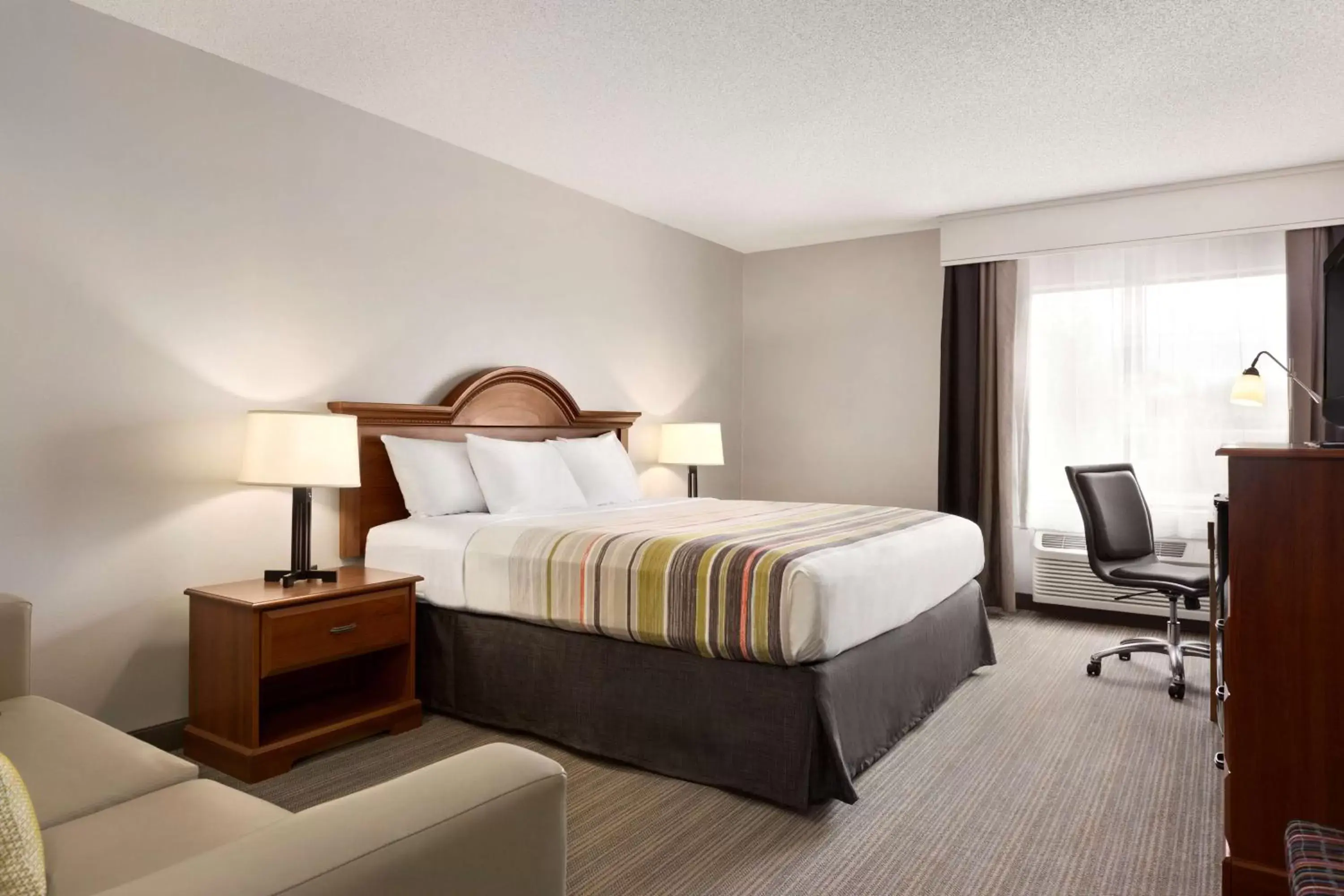Photo of the whole room, Bed in Country Inn & Suites by Radisson, Dahlgren-King George, VA