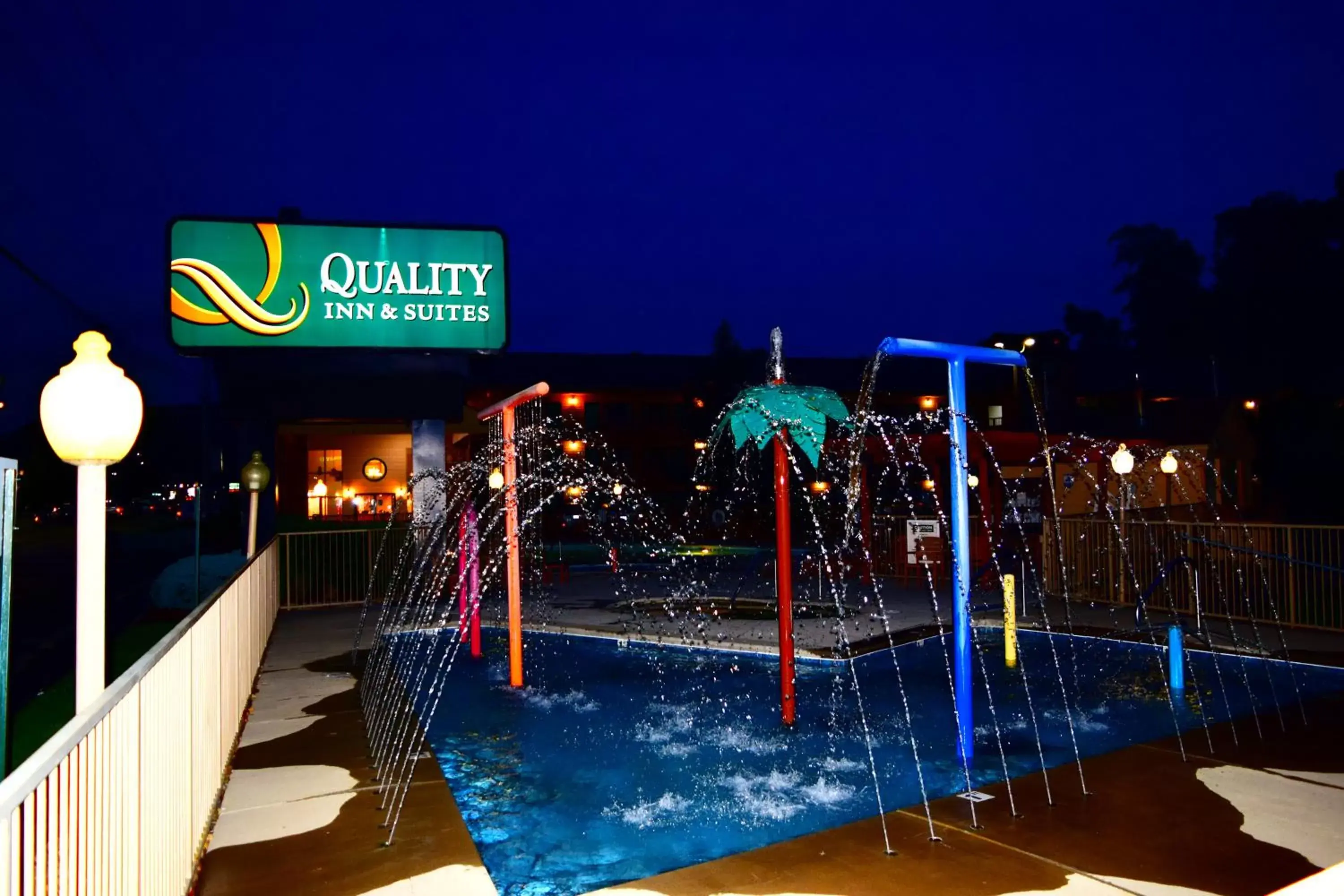 Swimming pool in Quality Inn & Suites at Dollywood Lane