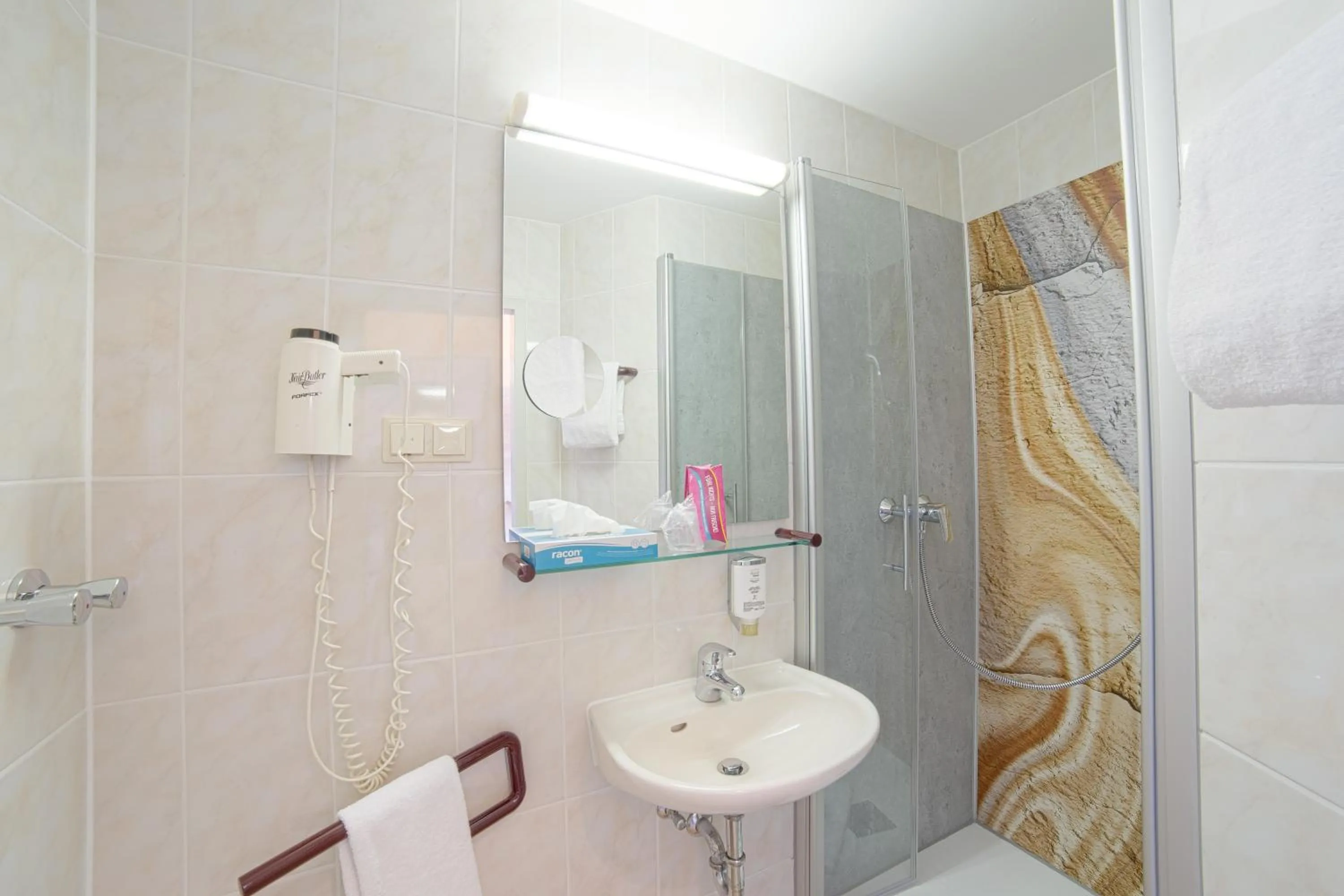 Photo of the whole room in City Hotel Hannover