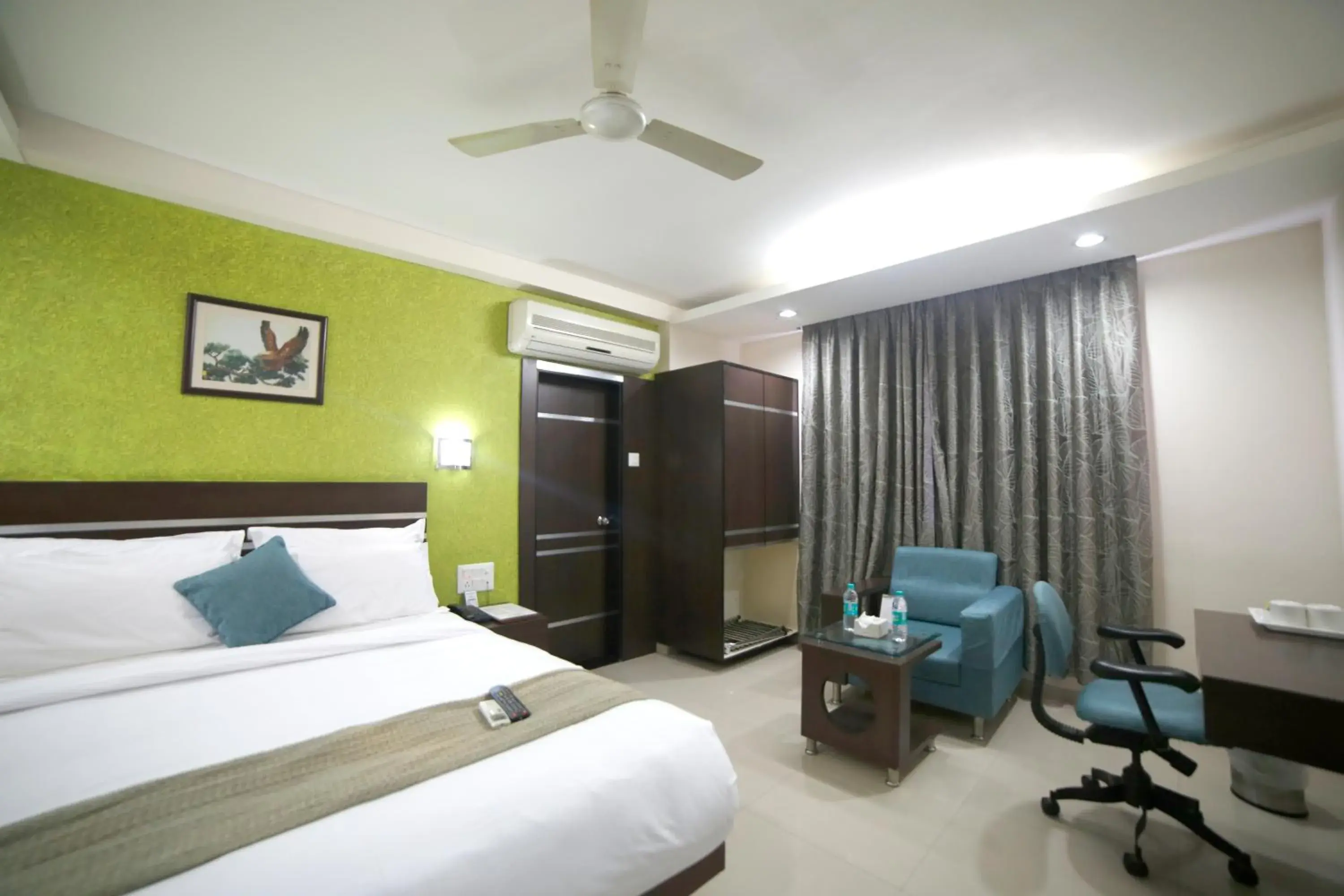 Seating area, TV/Entertainment Center in Best Western Yuvraj