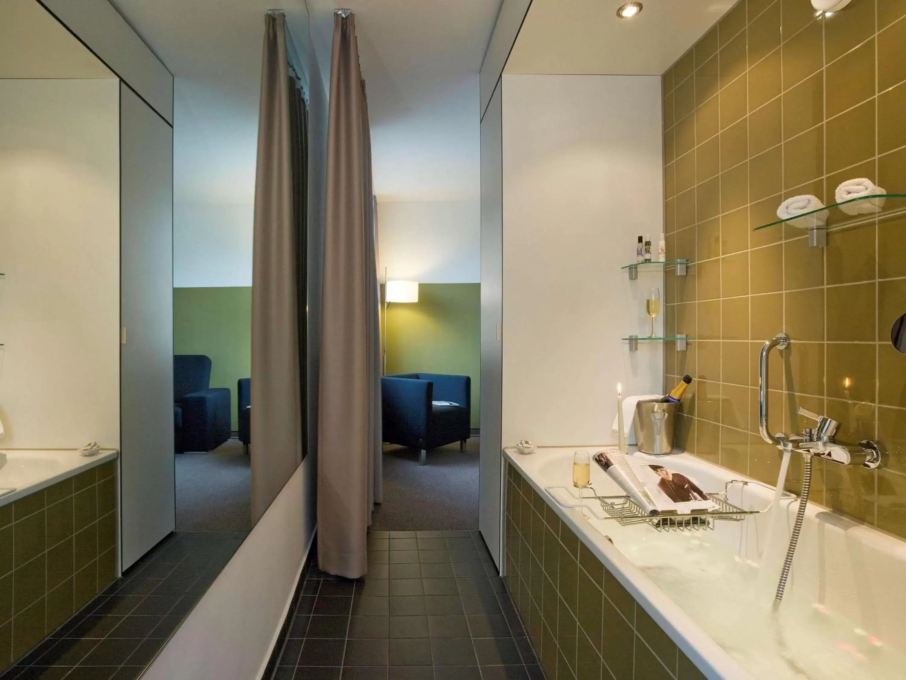 Photo of the whole room, Bathroom in Congress Hotel Mercure Nürnberg an der Messe