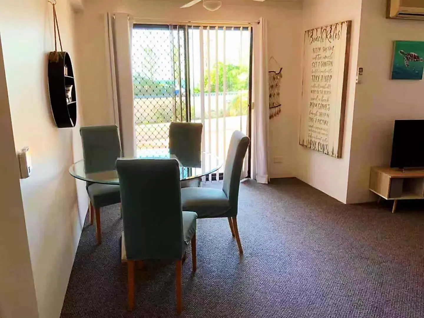 Living room, Dining Area in Windsurfer Resort