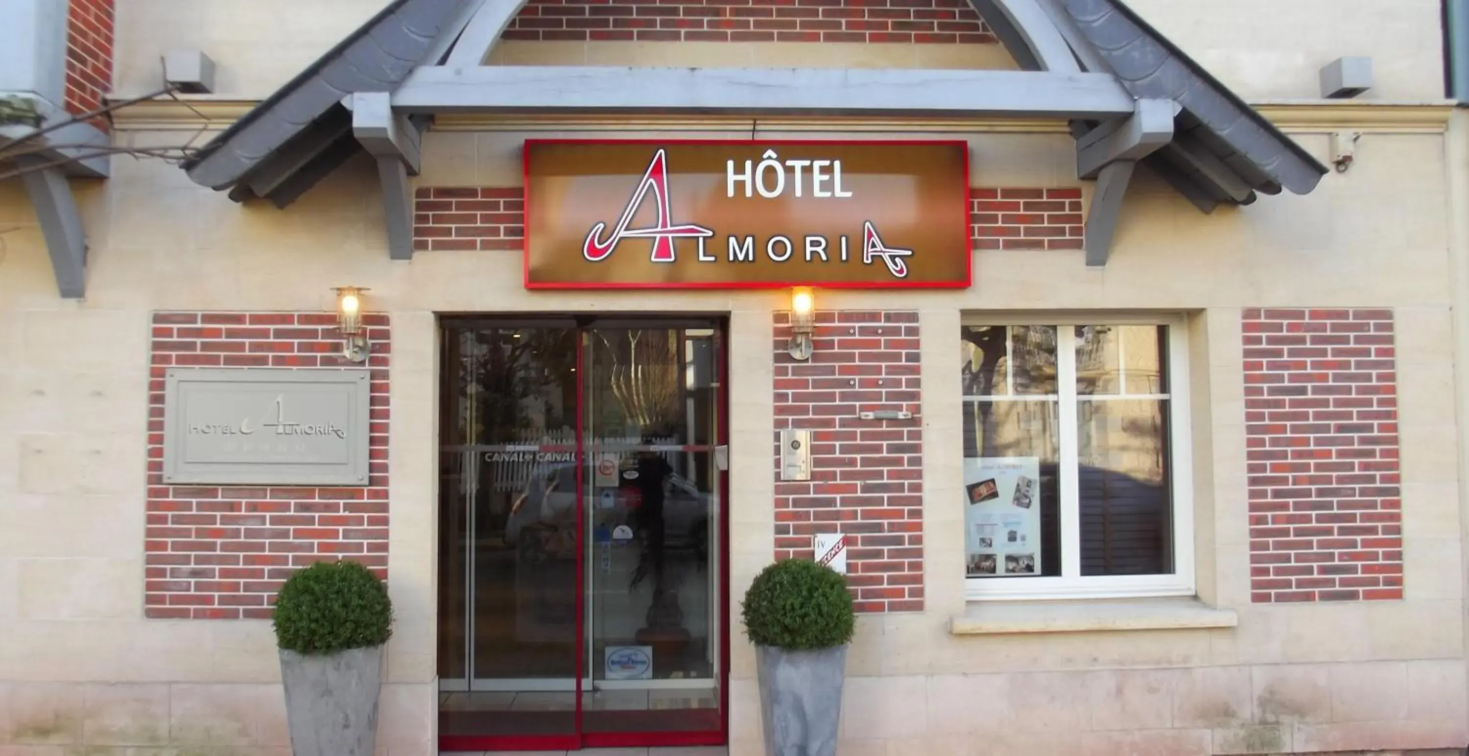 Facade/entrance in Almoria Hôtel & SPA