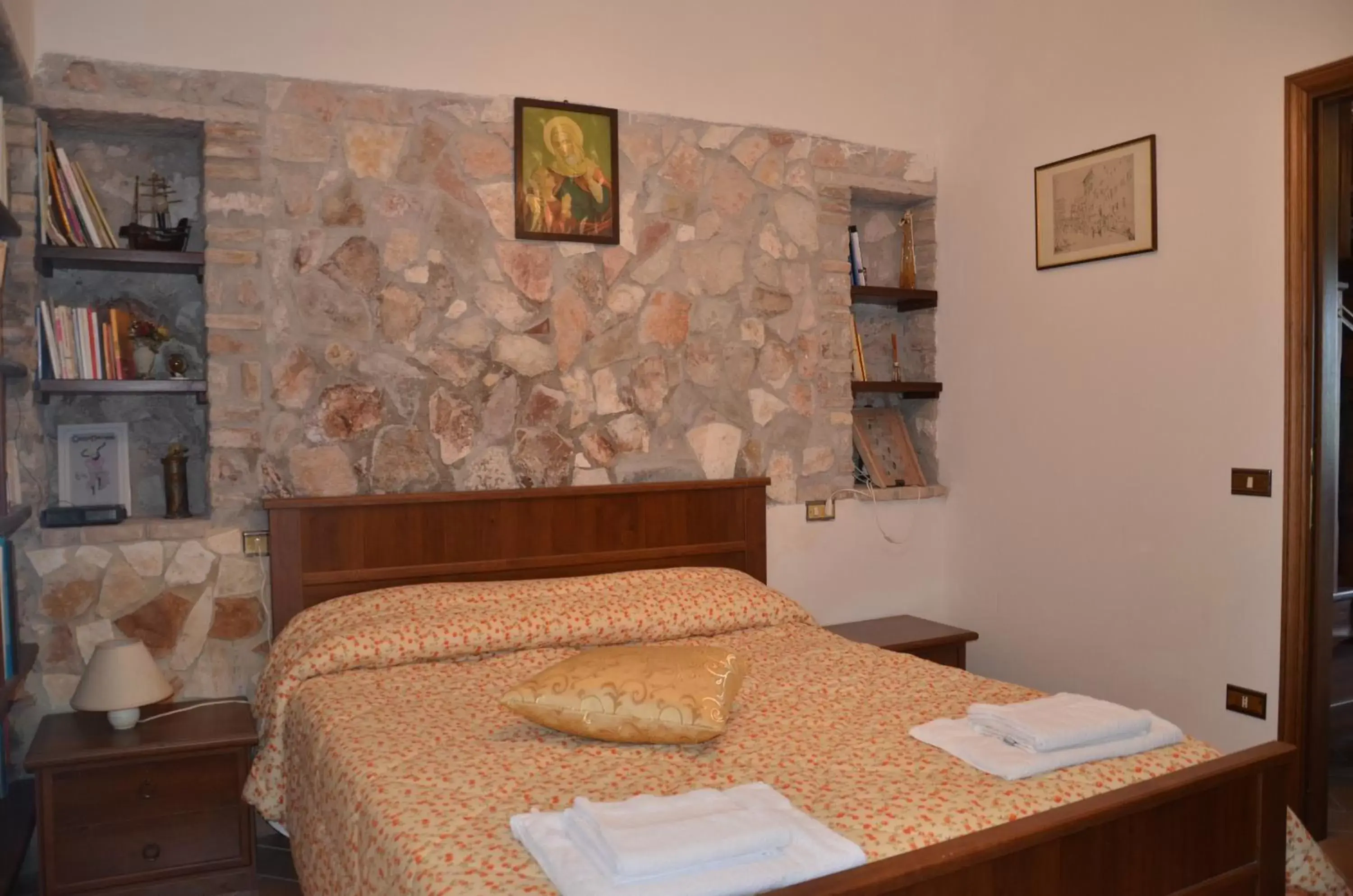 Photo of the whole room, Bed in B&B La Terrazza Del Subasio