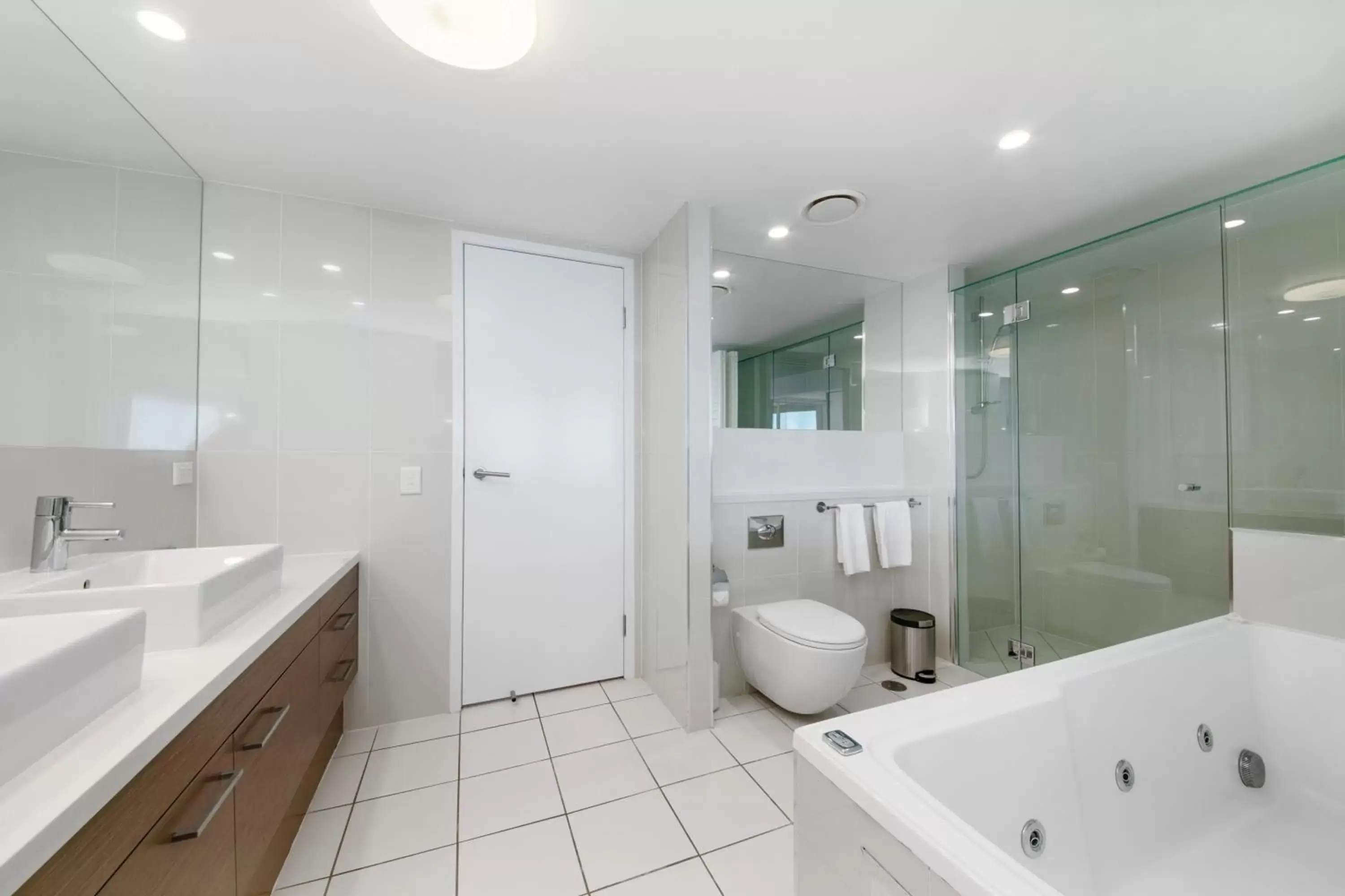 Bathroom in Echelon Apartments Yeppoon