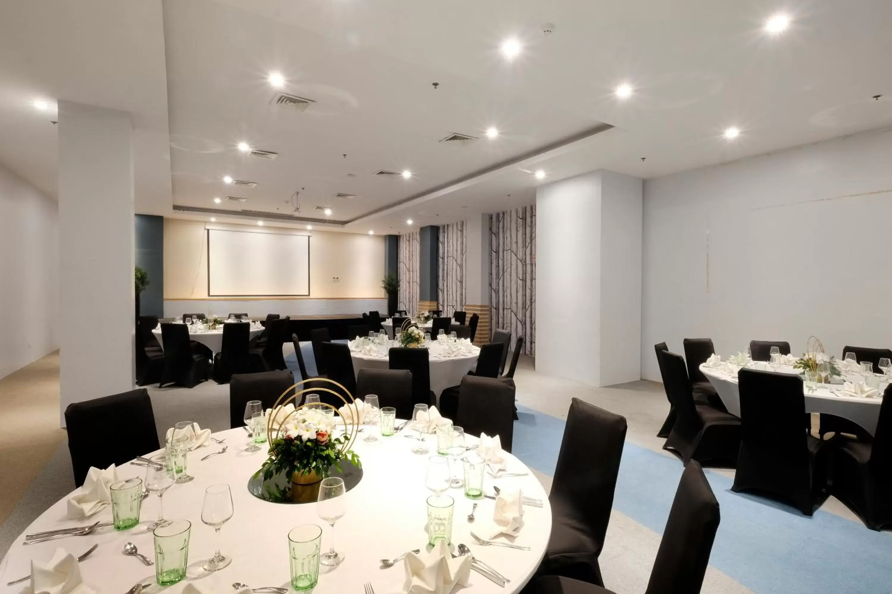 Meeting/conference room, Restaurant/Places to Eat in Solea Mactan Resort