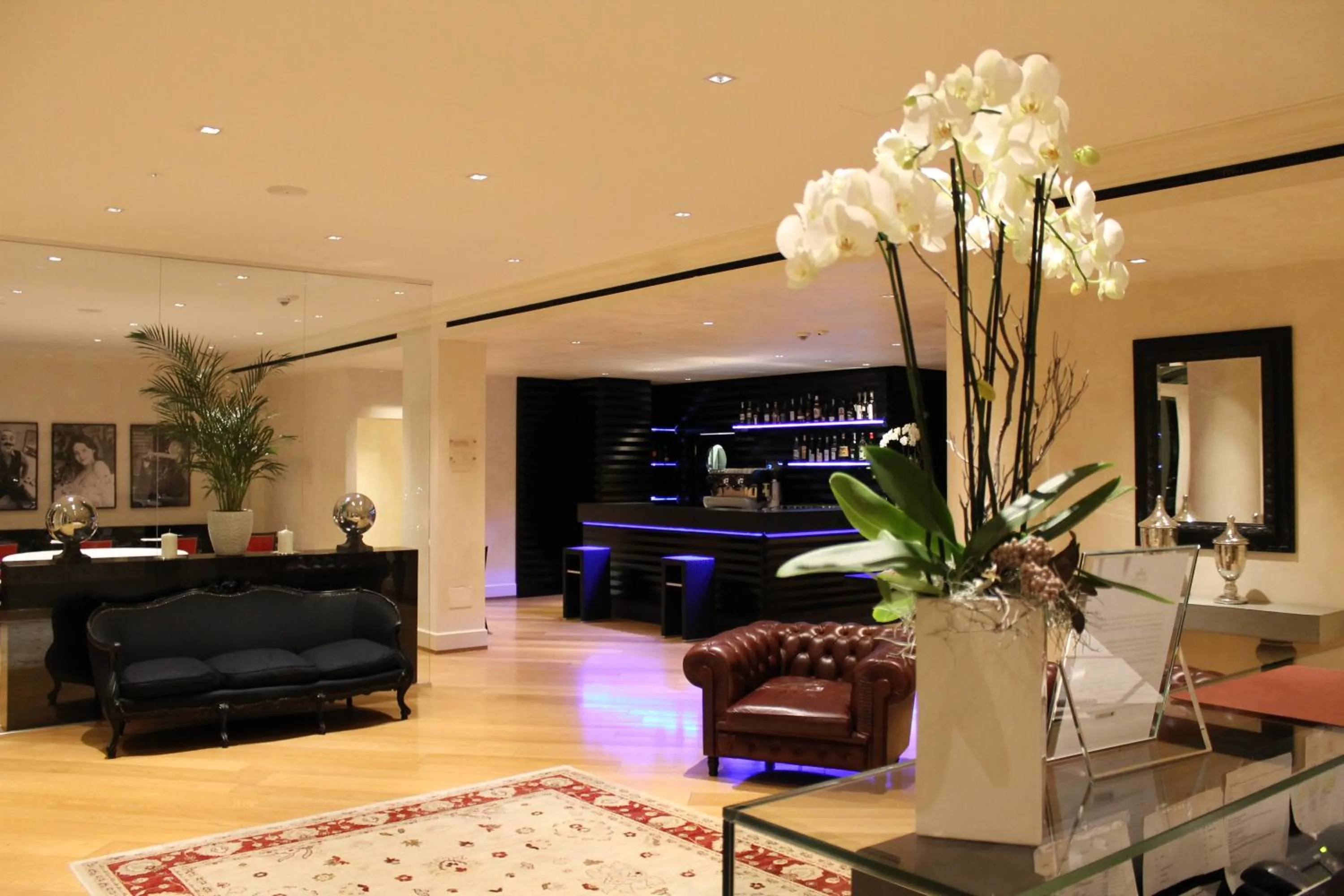 Lobby or reception in Siri Hotel