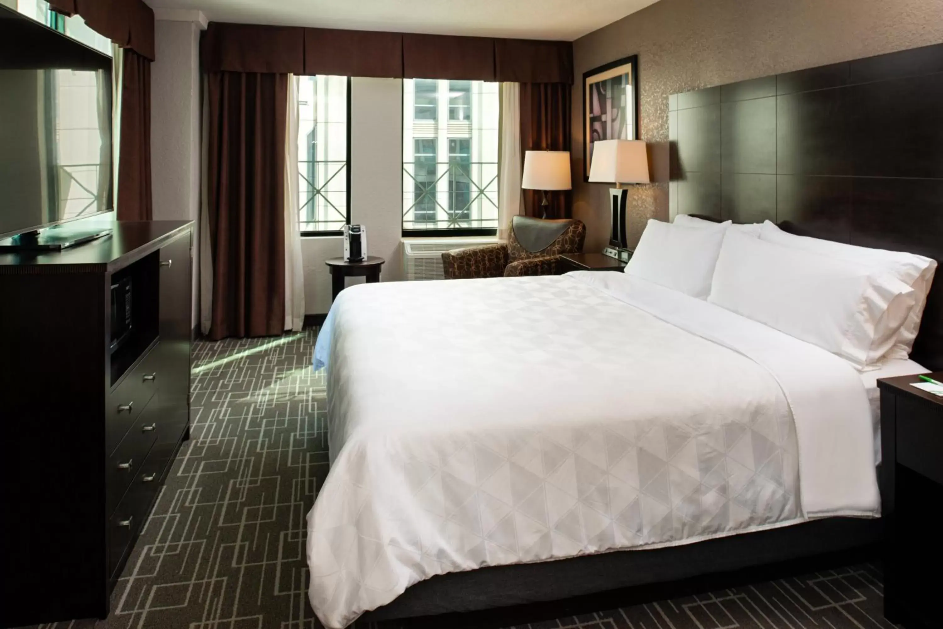 Photo of the whole room, Bed in Holiday Inn Charlotte Center City, an IHG Hotel