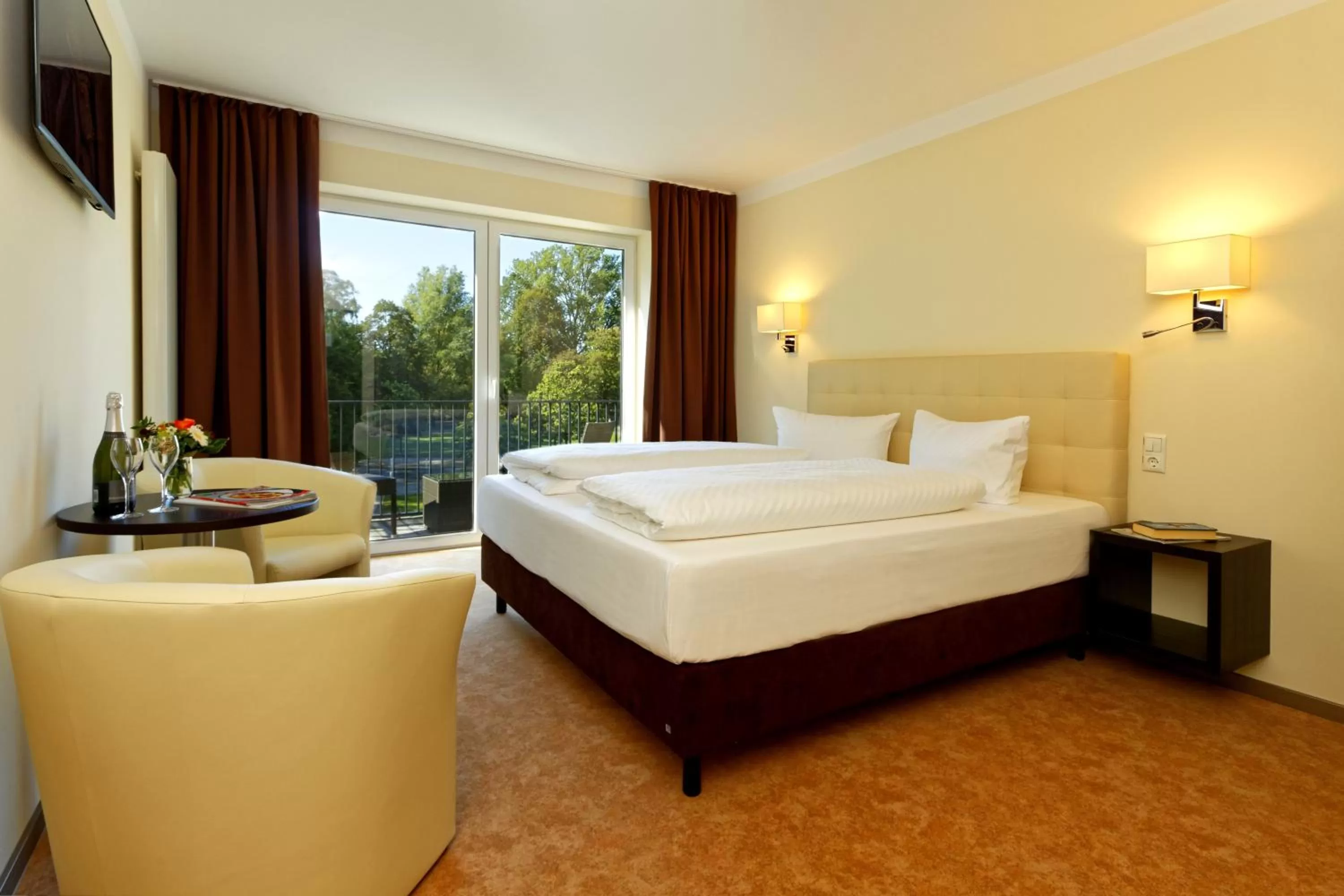 Photo of the whole room, Bed in Hotel am Kurpark