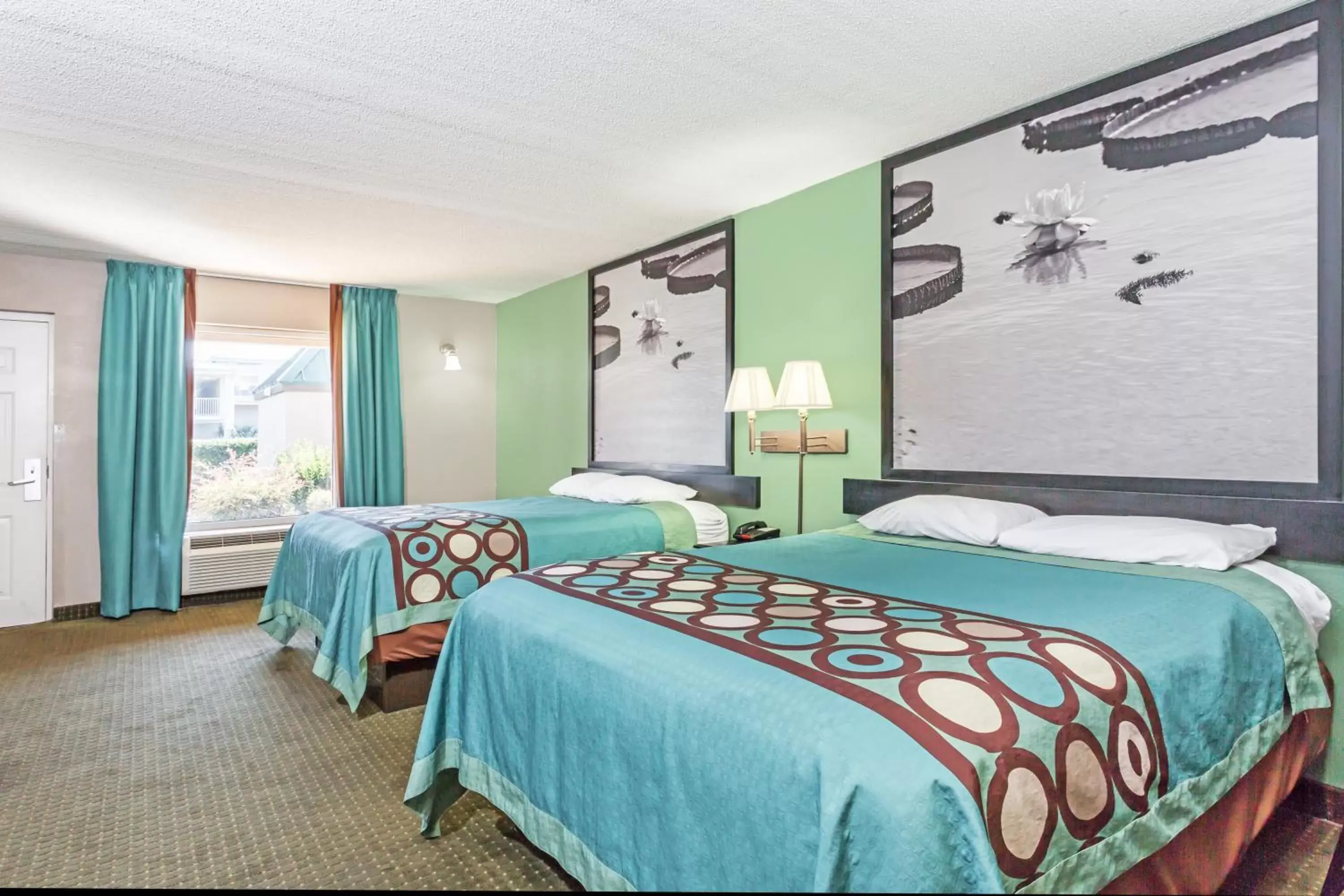 Photo of the whole room, Bed in Super 8 by Wyndham Marianna
